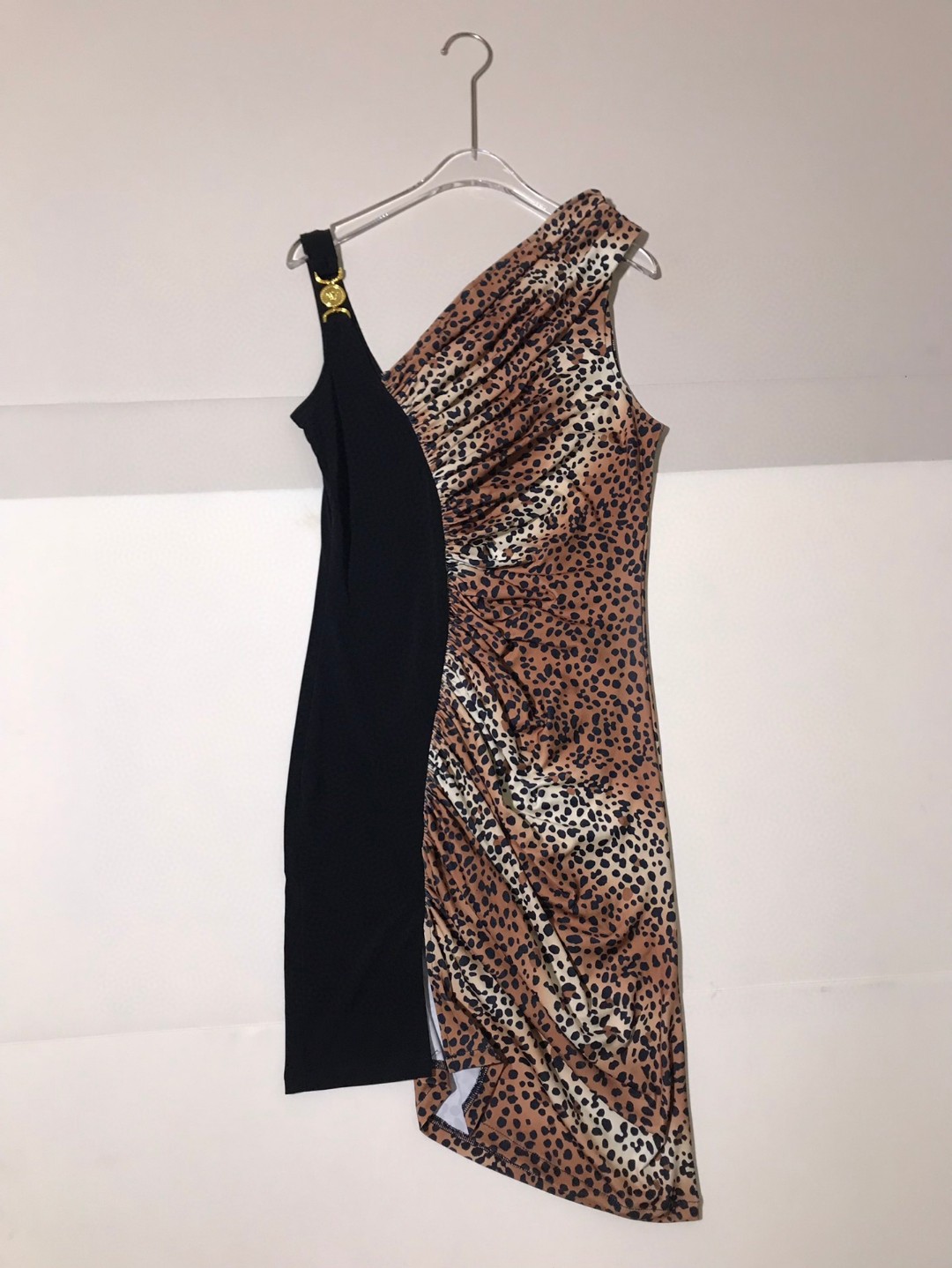 High-Quality Women’s Suit by Versace/Vanthélé: Asymmetrical Tweed Design with Leopard Print. - 图片 1