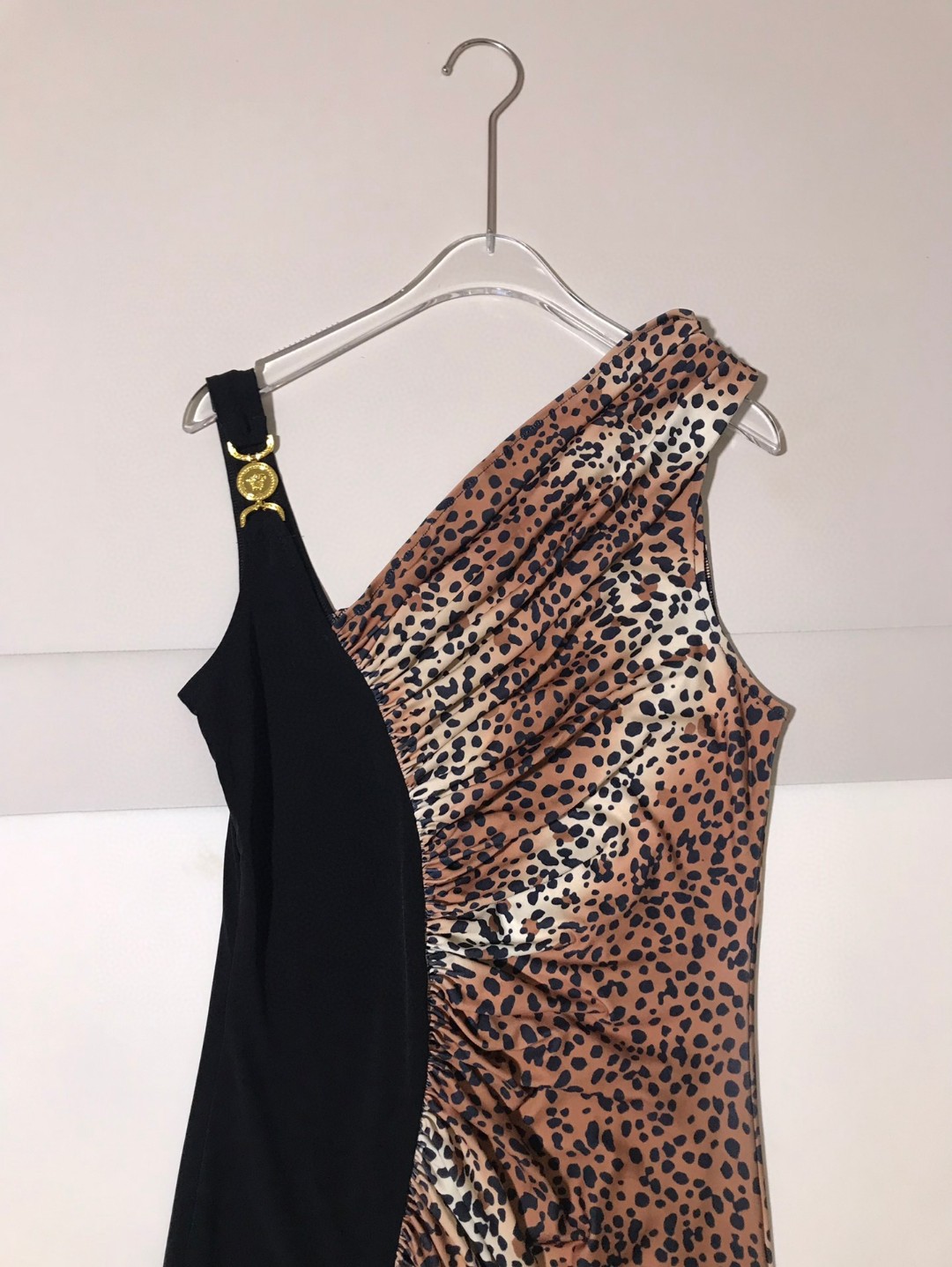 High-Quality Women’s Suit by Versace/Vanthélé: Asymmetrical Tweed Design with Leopard Print. - 图片 3