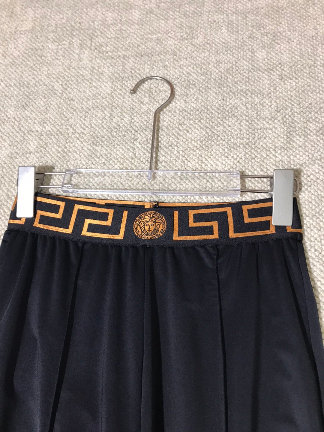 “High-Quality Women’s Clothes: Versace/Franch Chest, Miss Medusa, Stylish Legs, Ballistic Movement” - 图片 5