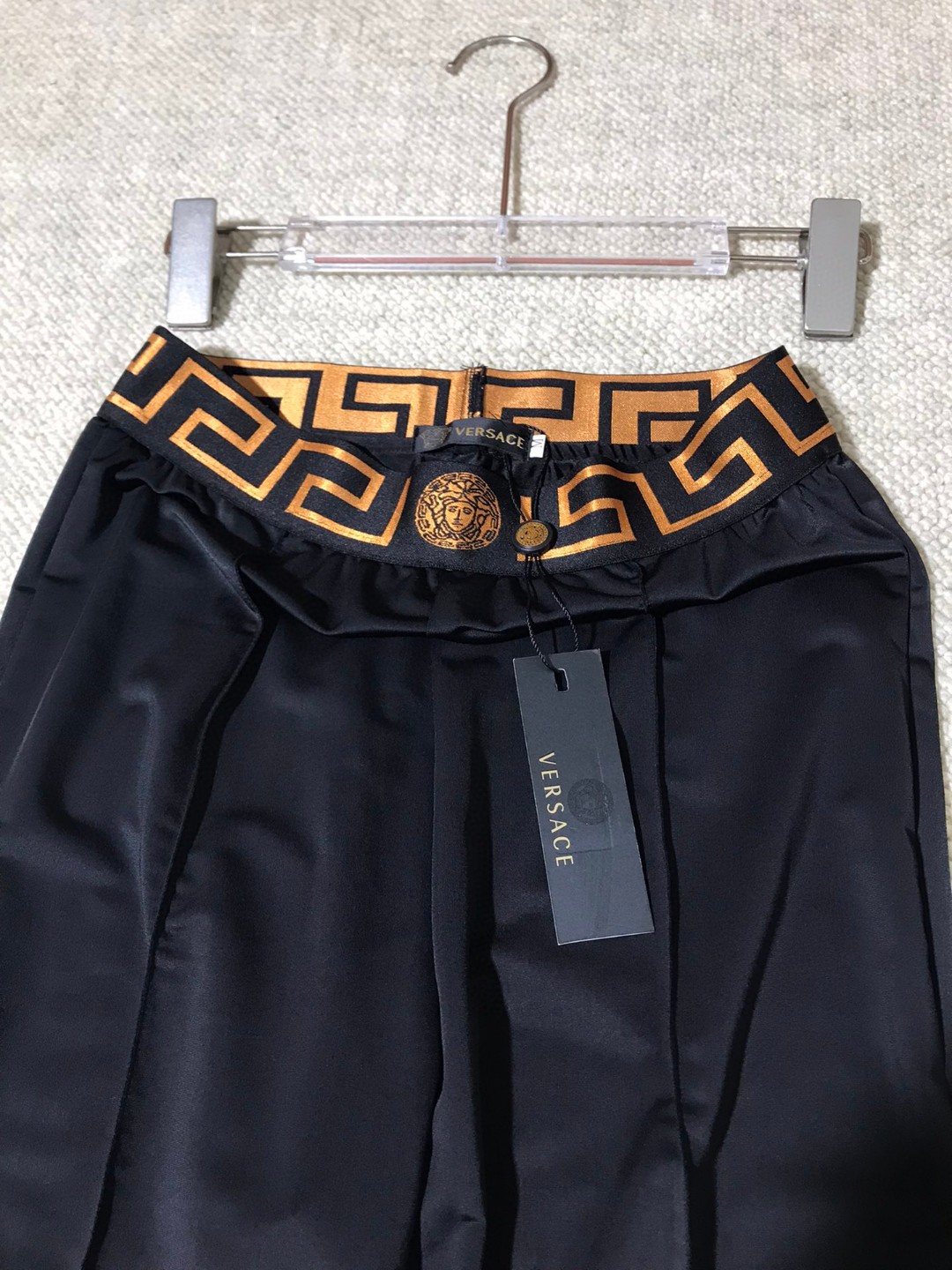 “High-Quality Women’s Clothes: Versace/Franch Chest, Miss Medusa, Stylish Legs, Ballistic Movement” - 图片 6