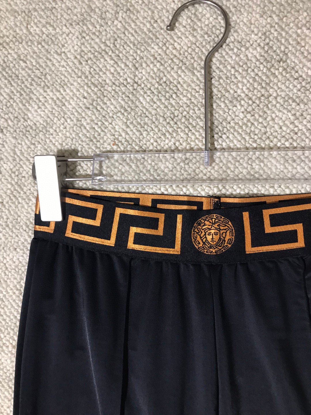 “High-Quality Women’s Clothes: Versace/Franch Chest, Miss Medusa, Stylish Legs, Ballistic Movement” - 图片 8