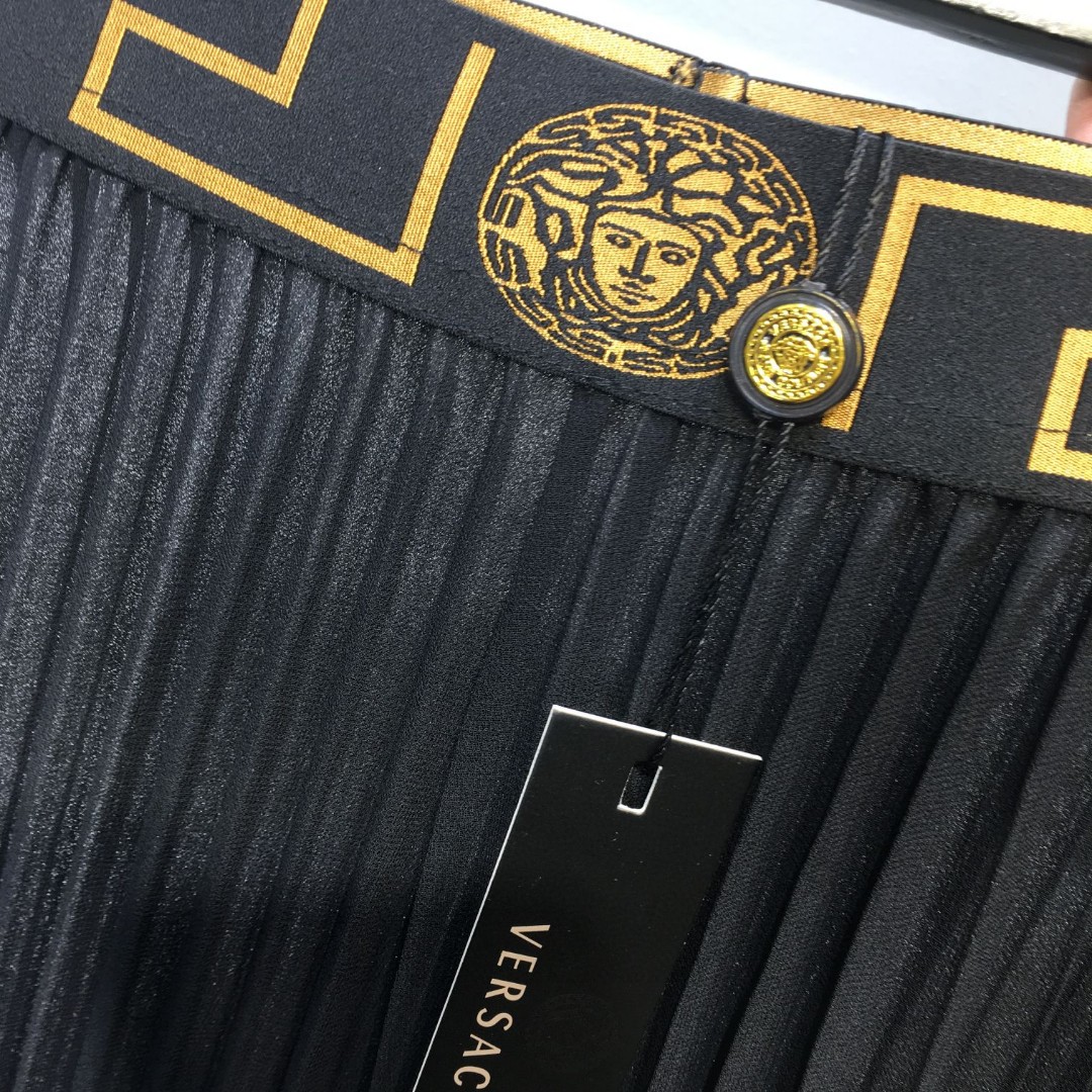Versace/Franch Chest Women’s Dress with Medusa Hair Detail and Wide-Legged Pants - 图片 3