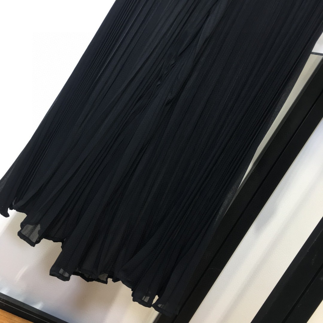 Versace/Franch Chest Women’s Dress with Medusa Hair Detail and Wide-Legged Pants - 图片 5