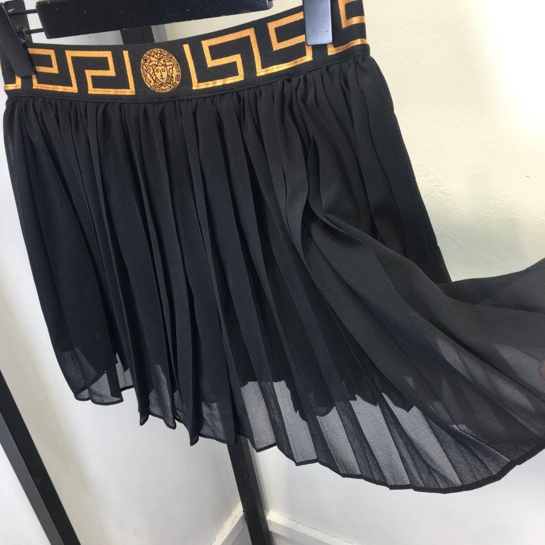 Versace women's 180 set Greek key trim Medusa camisole and pleated skirt two-piece set. Sizes S M L XL.-Big cat