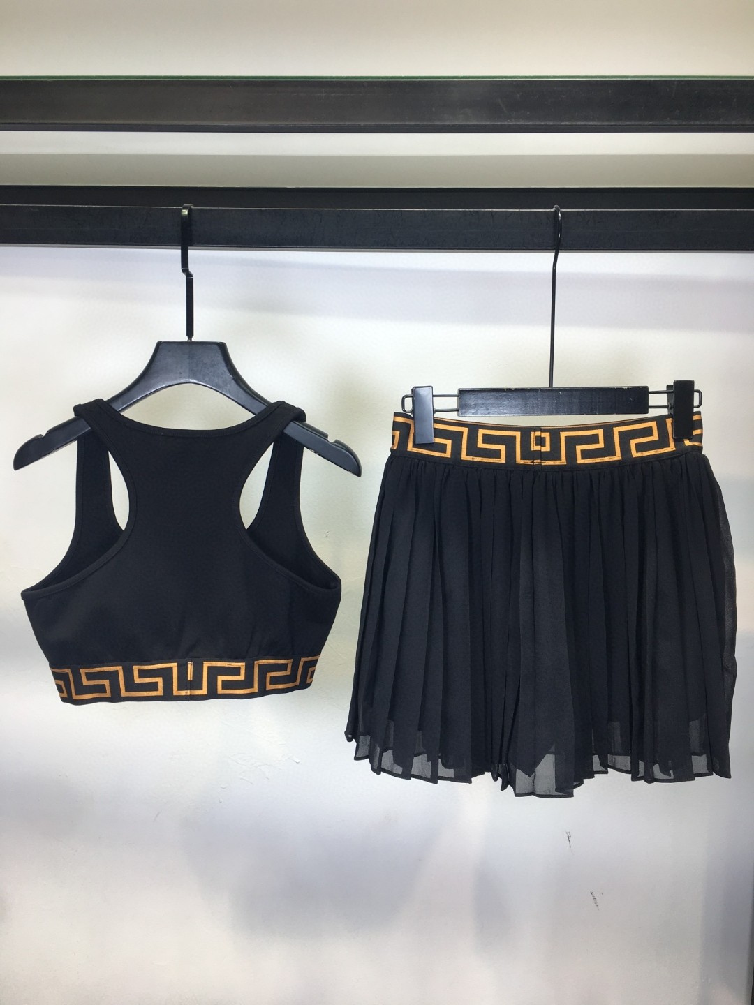 Versace women's 180 set Greek key trim Medusa camisole and pleated skirt two-piece set. Sizes S M L XL.-Big cat