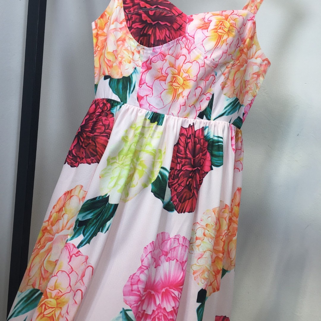 High-End Women’s Clothes: Versace von Schultz Pink Dress with Metal Lacerations - 图片 4