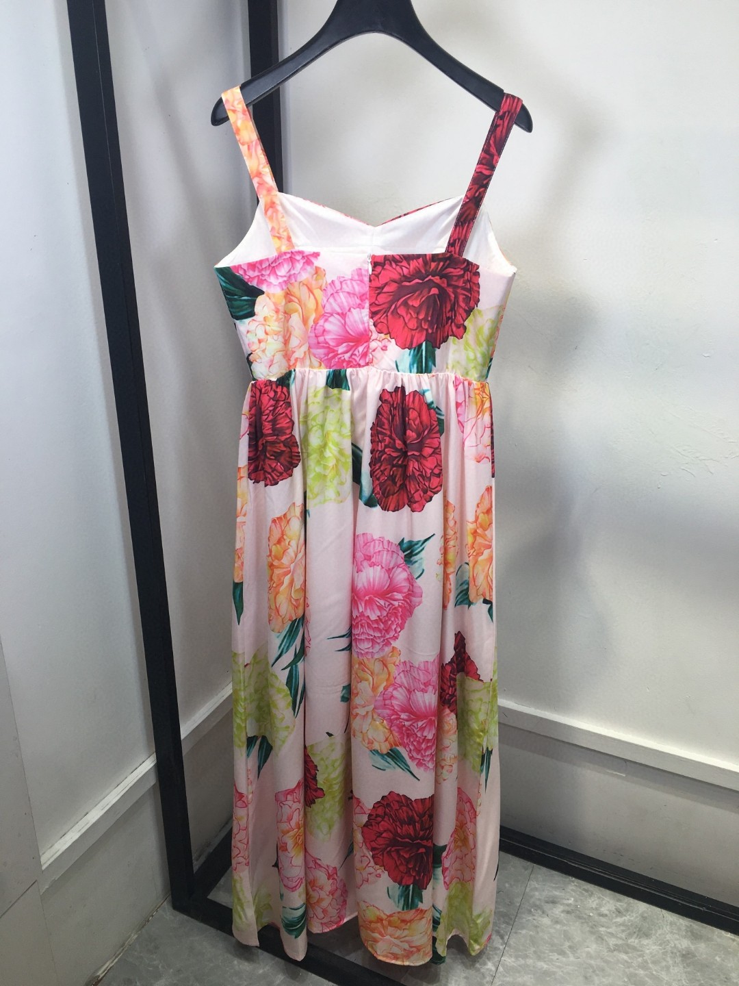 High-End Women’s Clothes: Versace von Schultz Pink Dress with Metal Lacerations - 图片 8