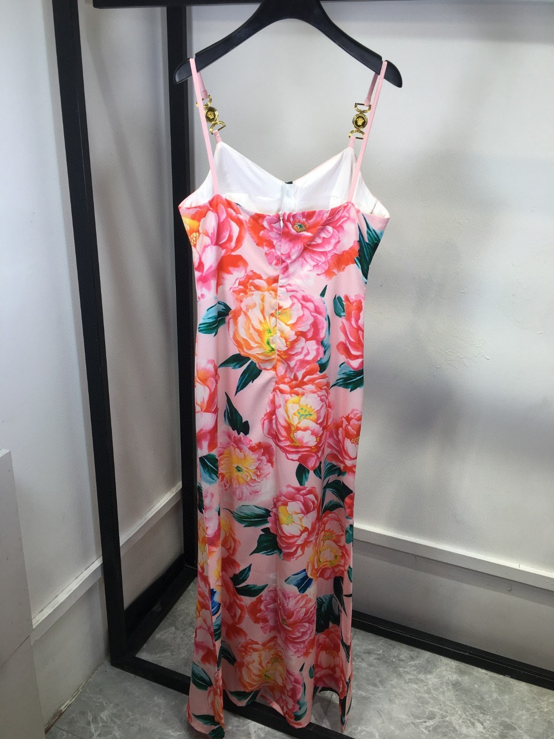High-end Women’s Clothes: Versace von Schultz Tuxedo Dress with Metal Lacerations - 图片 3