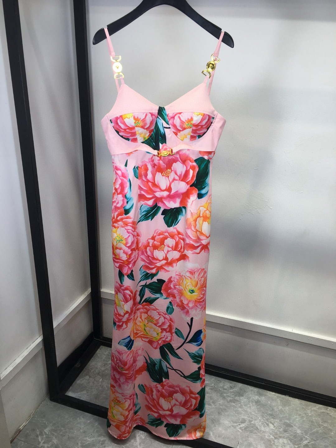 High-end Women’s Clothes: Versace von Schultz Tuxedo Dress with Metal Lacerations - 图片 2