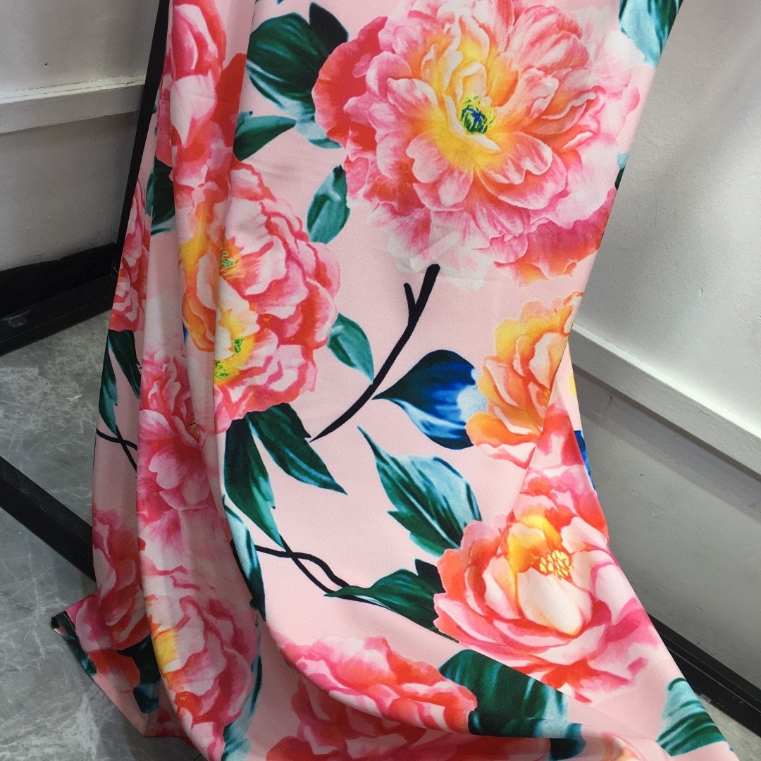 High-end Women’s Clothes: Versace von Schultz Tuxedo Dress with Metal Lacerations - 图片 7
