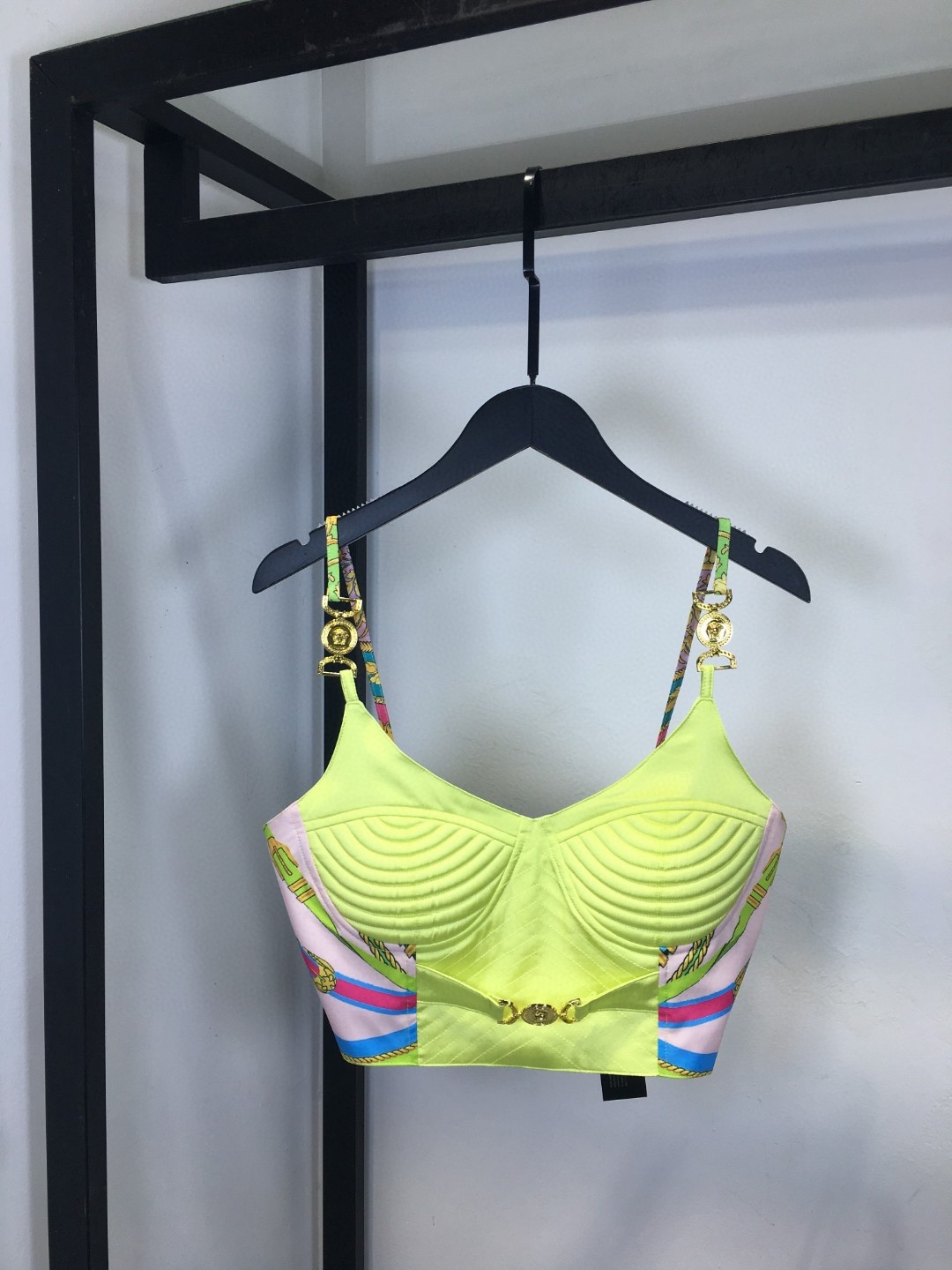 High-Quality Women’s Suits with Custom Metal Buttons and Versatile Designs - 图片 4