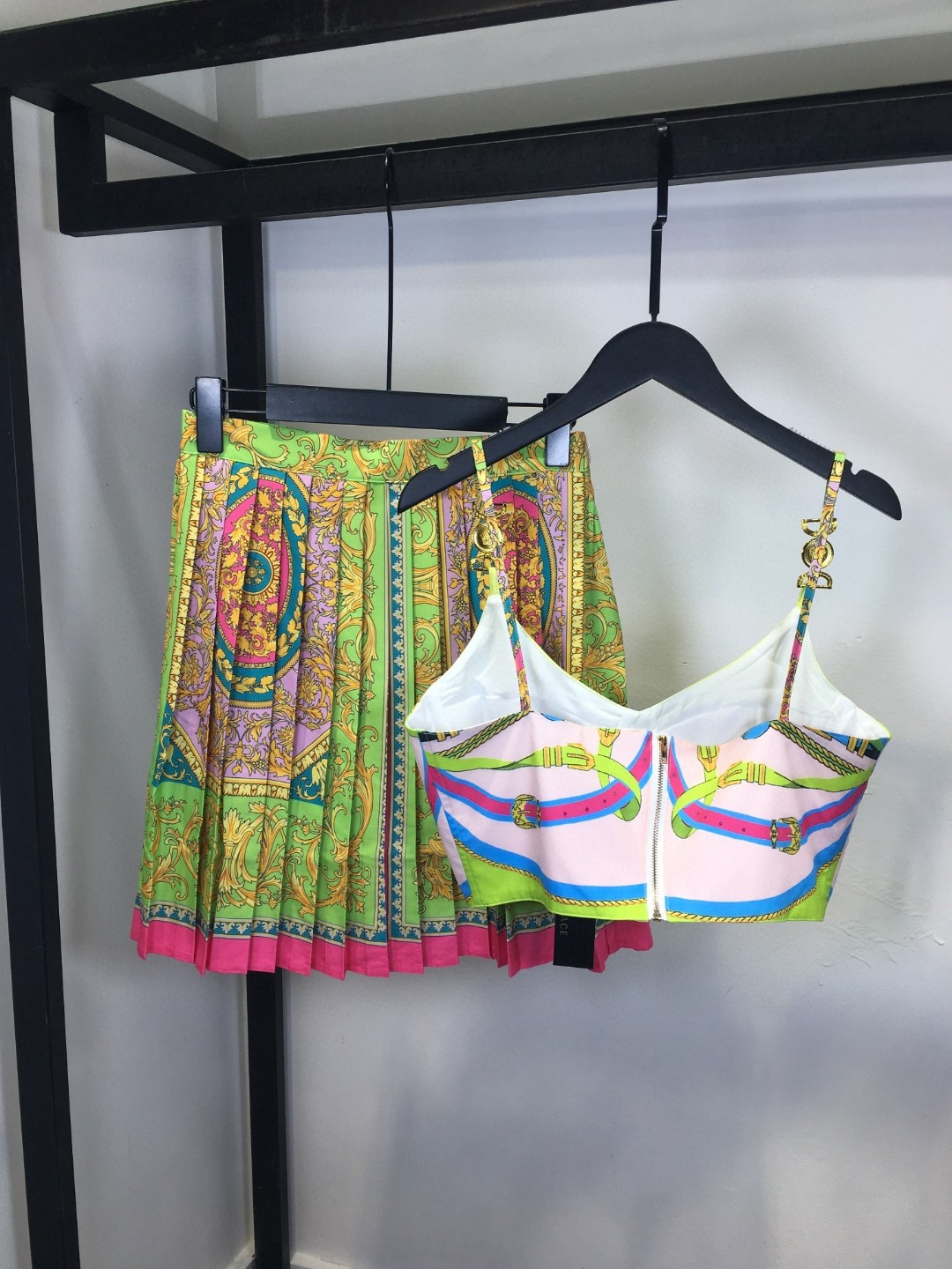 High-Quality Women’s Suits with Custom Metal Buttons and Versatile Designs - 图片 8