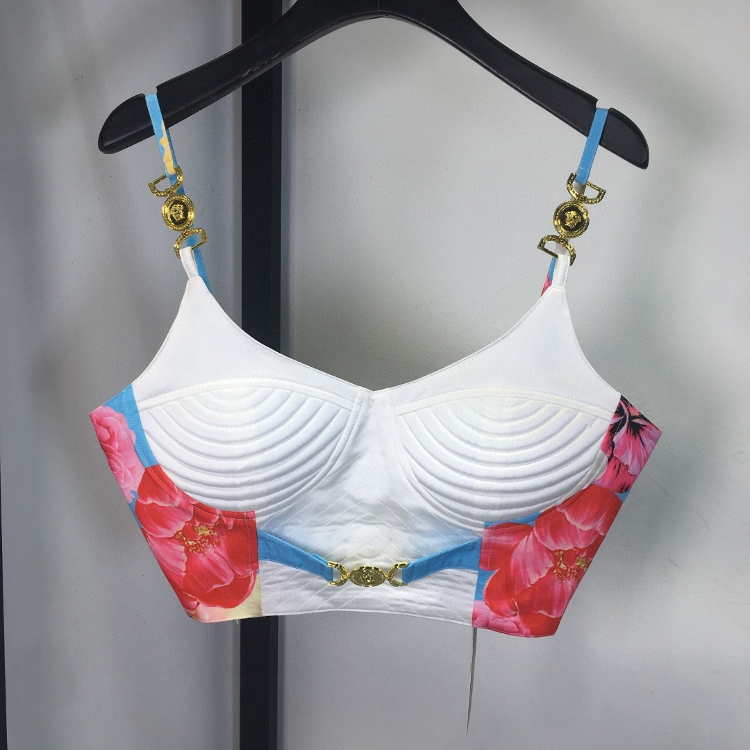 High-Quality Women’s Clothing Sets with Custom Metal Buttons and Versatile Designs - 图片 4