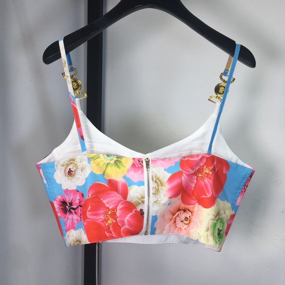 High-Quality Women’s Clothing Sets with Custom Metal Buttons and Versatile Designs - 图片 6