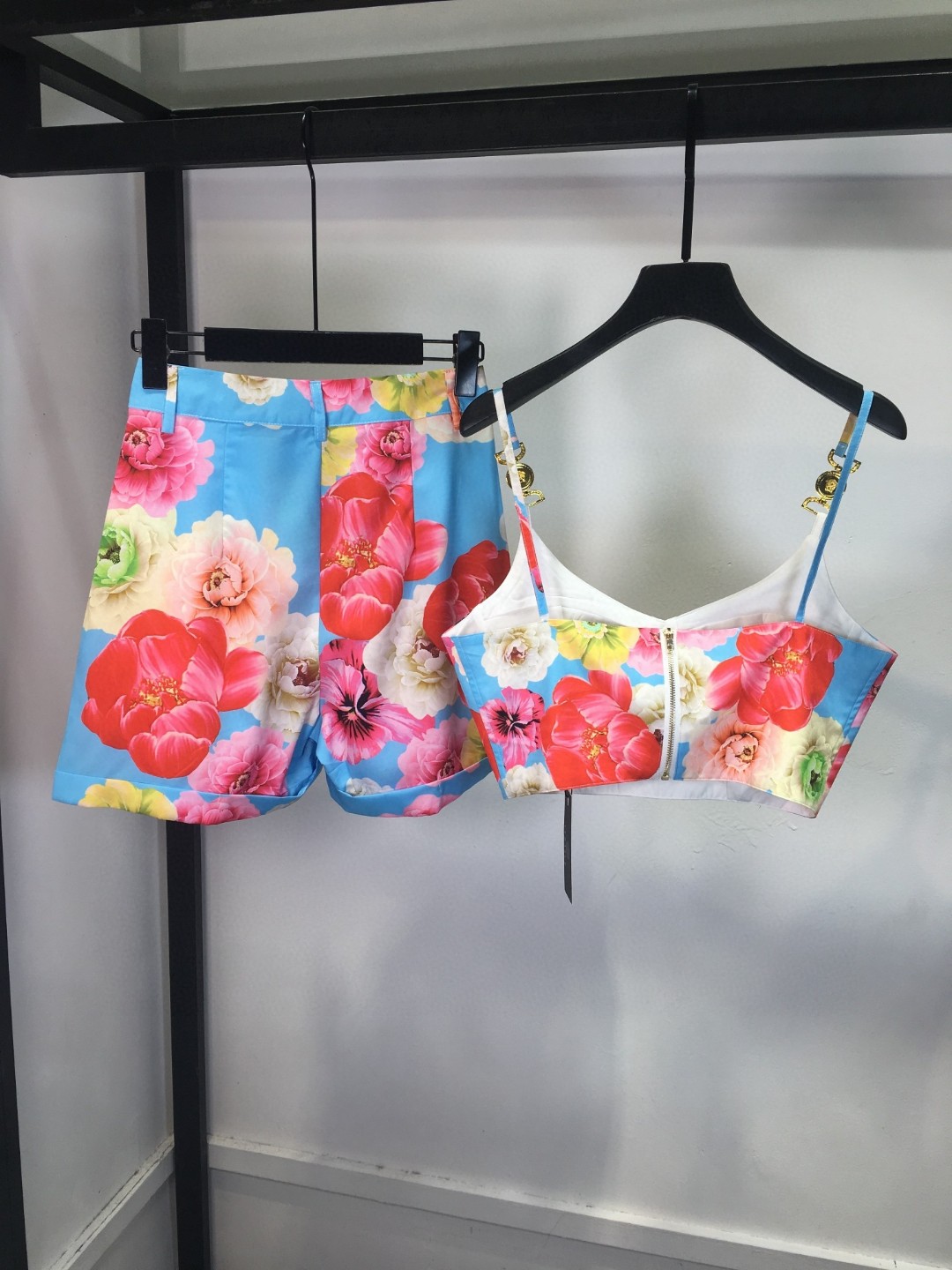 High-Quality Women’s Clothing Sets with Custom Metal Buttons and Versatile Designs - 图片 8