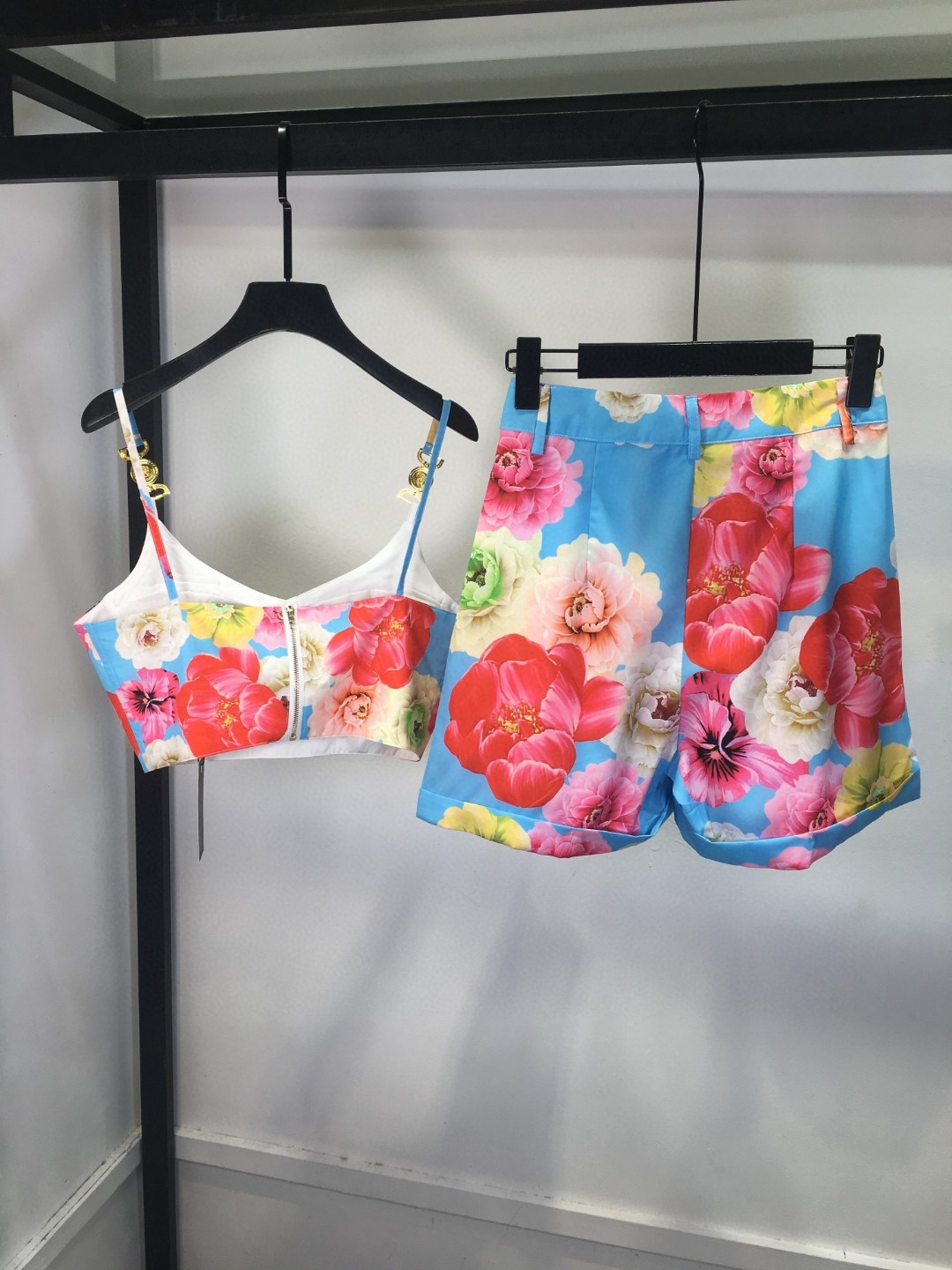 High-Quality Women’s Clothing Sets with Custom Metal Buttons and Versatile Designs - 图片 9