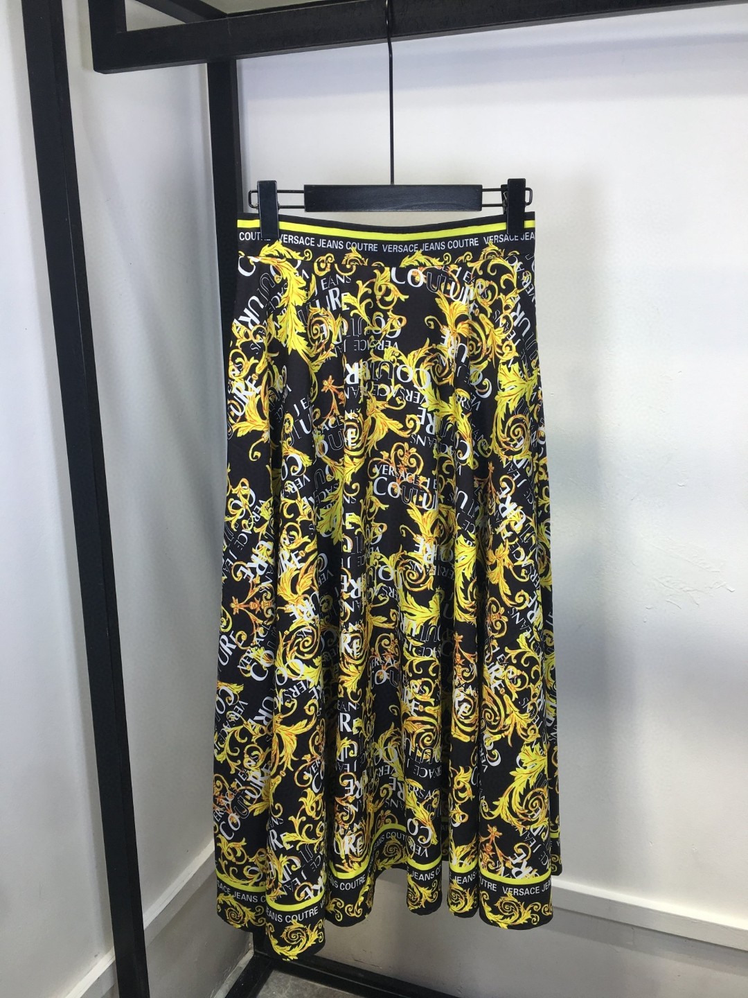 High-End Women’s Clothing Sets with Versace Packaging and Custom Metal Buttons - 图片 5