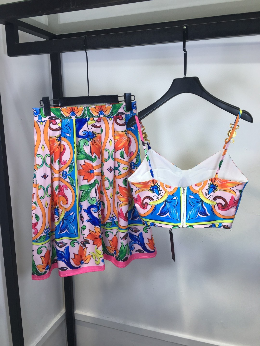 High-Quality Women’s Suits with Custom Metal Buttons and Versatile Designs - 图片 8