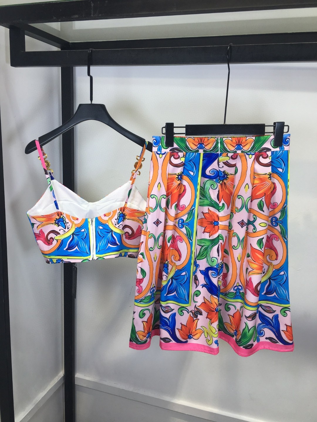 High-Quality Women’s Suits with Custom Metal Buttons and Versatile Designs - 图片 9