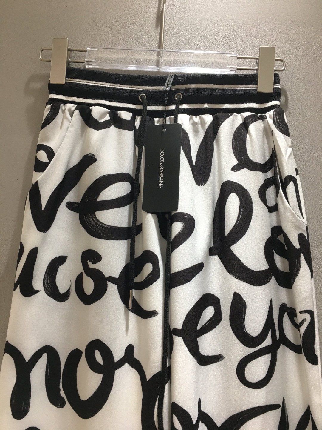 Stylish Dolce & Gabbana Women’s Clothes: High Quality and Unique Designs in Various Sizes - 图片 5