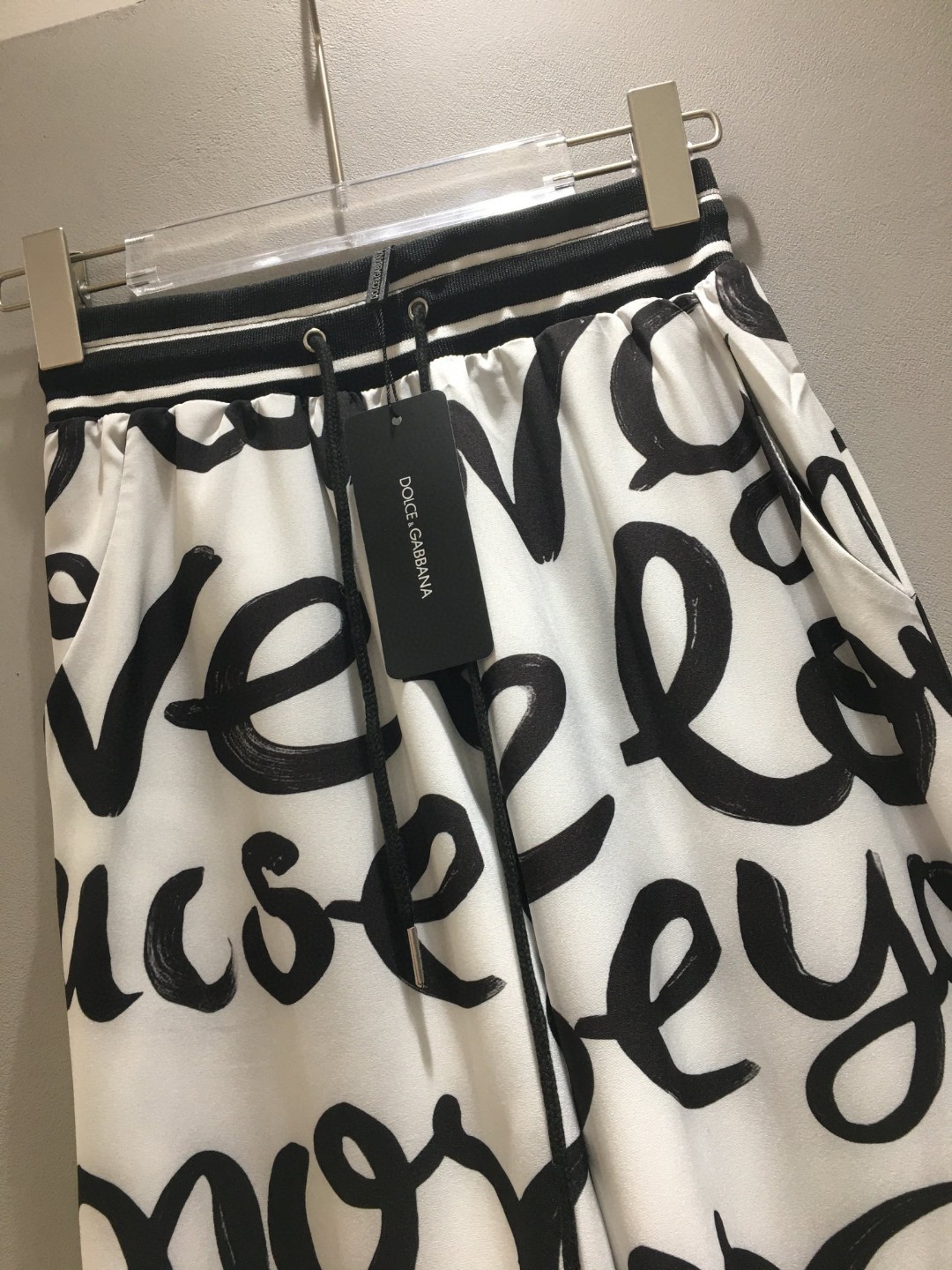 Stylish Dolce & Gabbana Women’s Clothes: High Quality and Unique Designs in Various Sizes - 图片 7