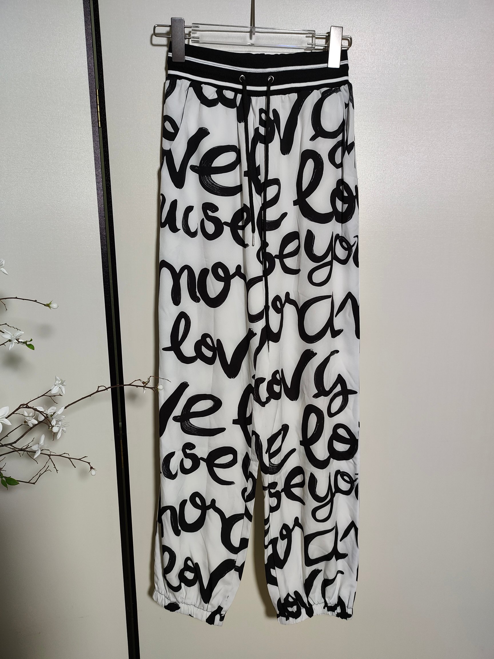 Dolce & Gabbana’s New Twisty Letter Scratch Women’s Clothes in High Quality - 图片 1