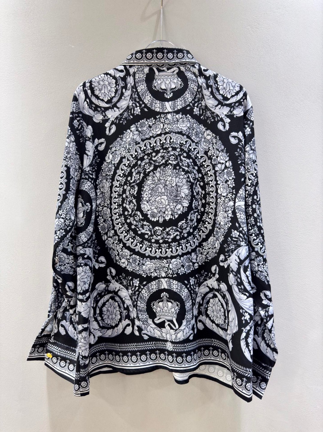 Versace/Vanthrotzette Women’s Clothing Set: Long-sleeved Shirt, Mini-skirt, SMLXL Sizes - 图片 6