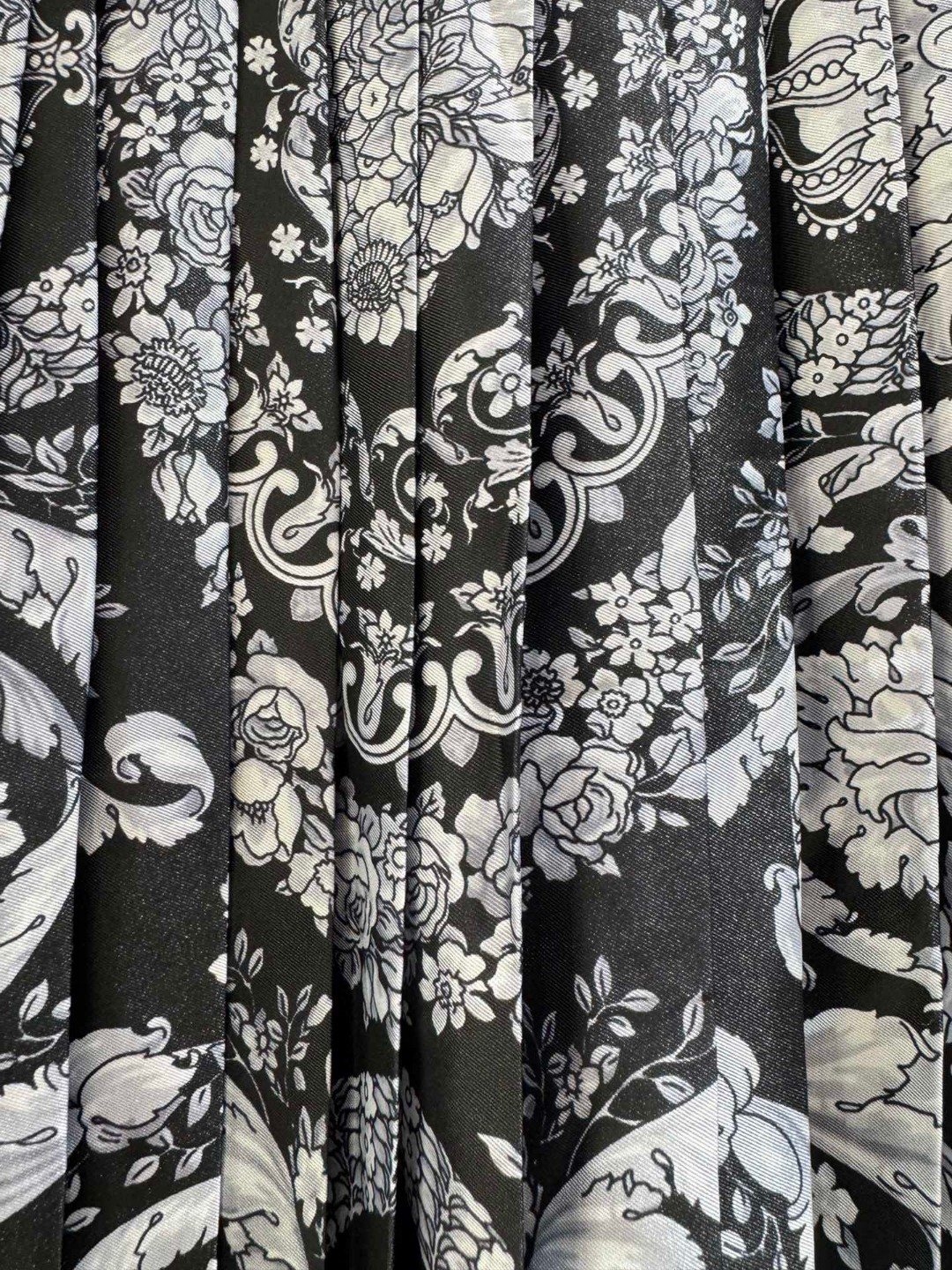 Versace/Vanthrotzette Women’s Clothing Set: Long-sleeved Shirt, Mini-skirt, SMLXL Sizes - 图片 7