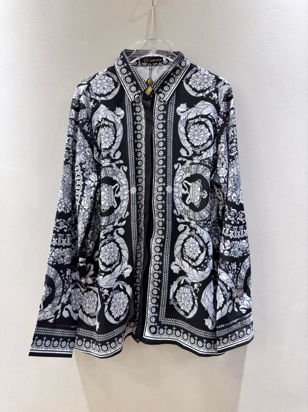 High-Quality Women’s Clothing Sets by Versace/Vanthrotzette with Black-Depressed Design and Multiple Sizes - 图片 4