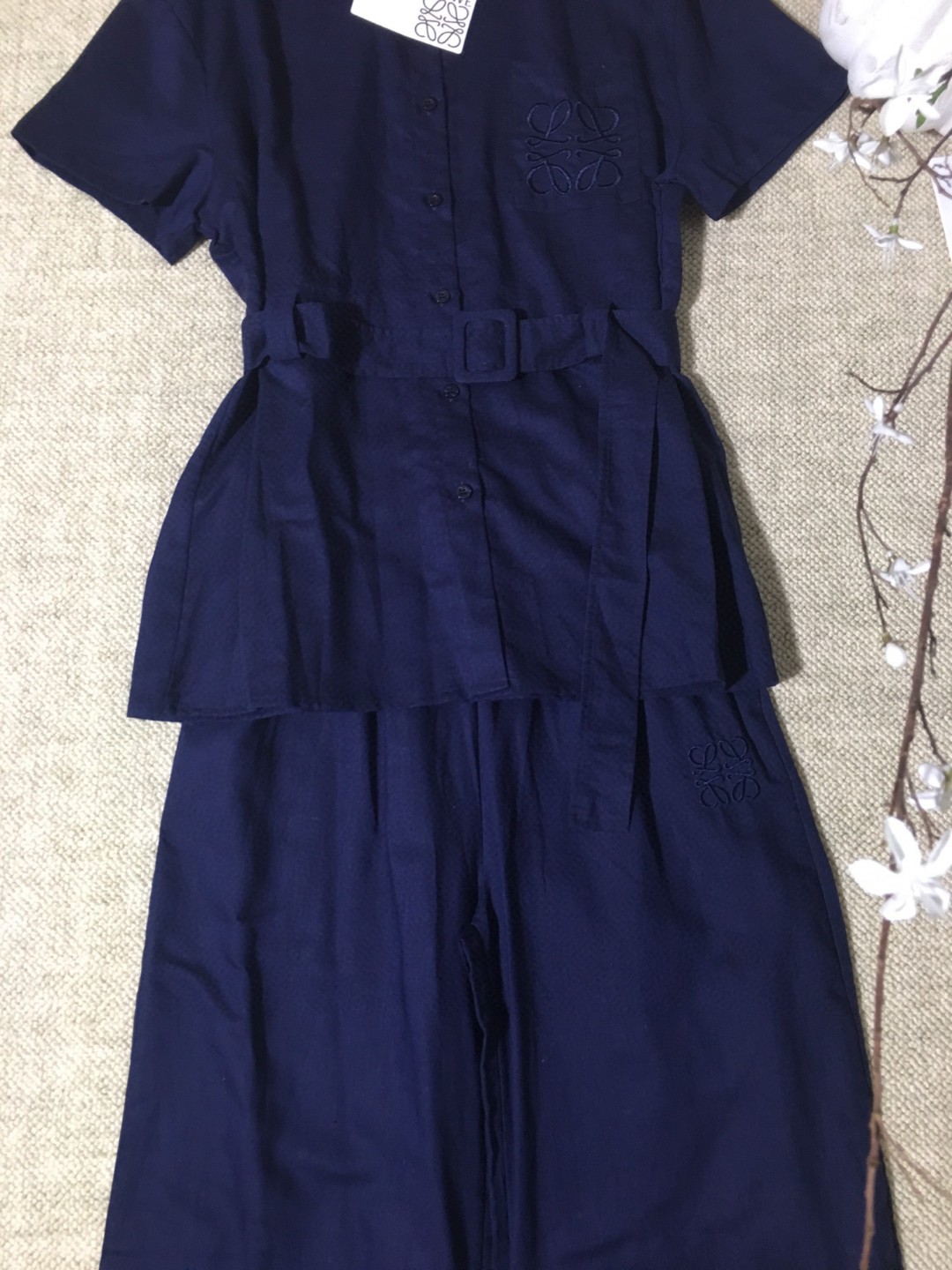 High-End Women’s Suit with Embroidered Short-Sleeved Shirt and Thongs in Various Sizes - 图片 5