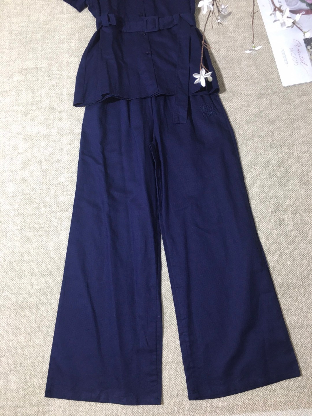 High-End Women’s Suit with Embroidered Short-Sleeved Shirt and Thongs in Various Sizes - 图片 6