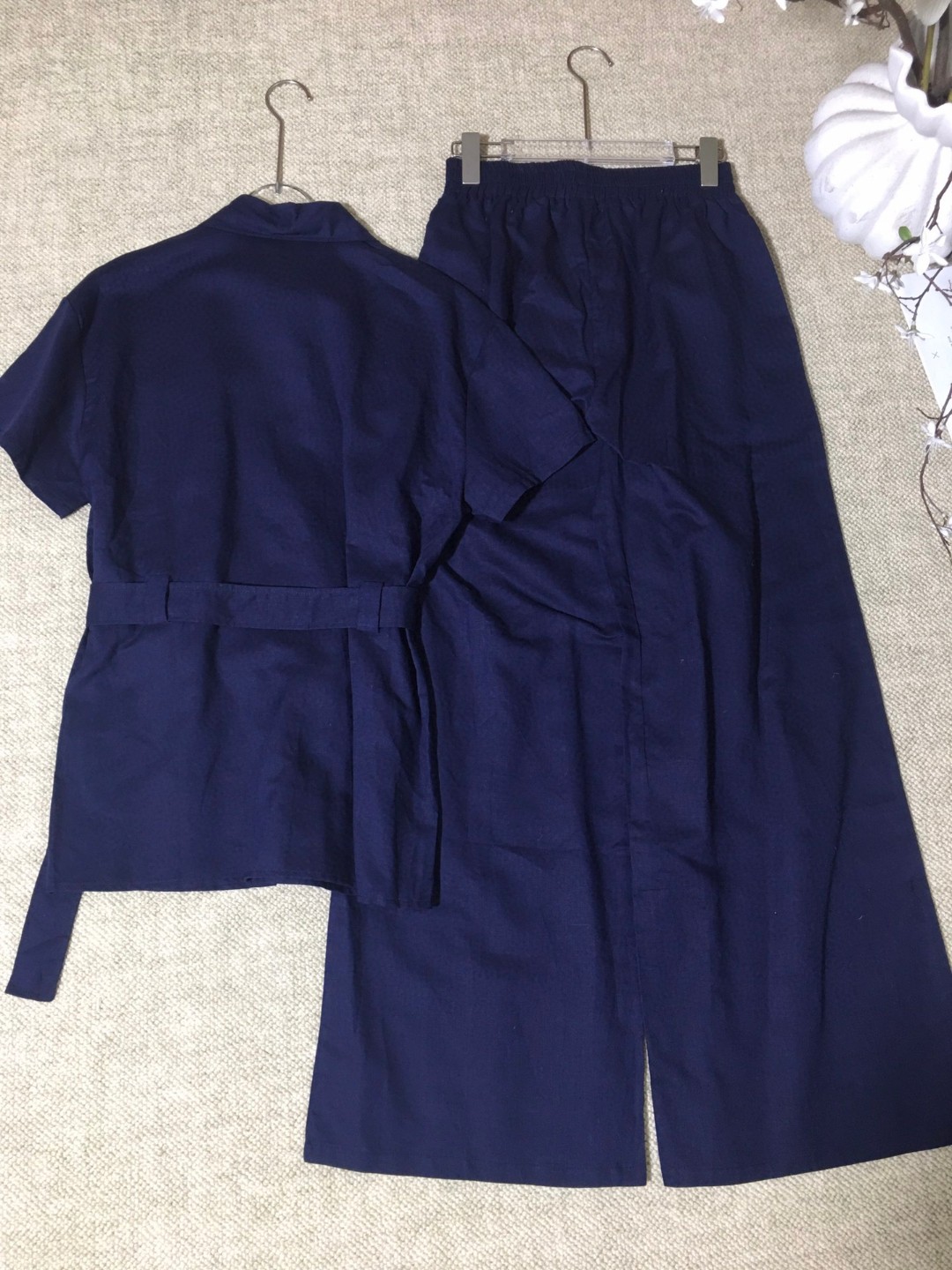 High-End Women’s Suit with Embroidered Short-Sleeved Shirt and Thongs in Various Sizes - 图片 7