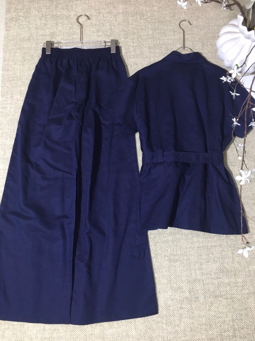 High-End Women’s Suit with Embroidered Short-Sleeved Shirt and Thongs in Various Sizes - 图片 8
