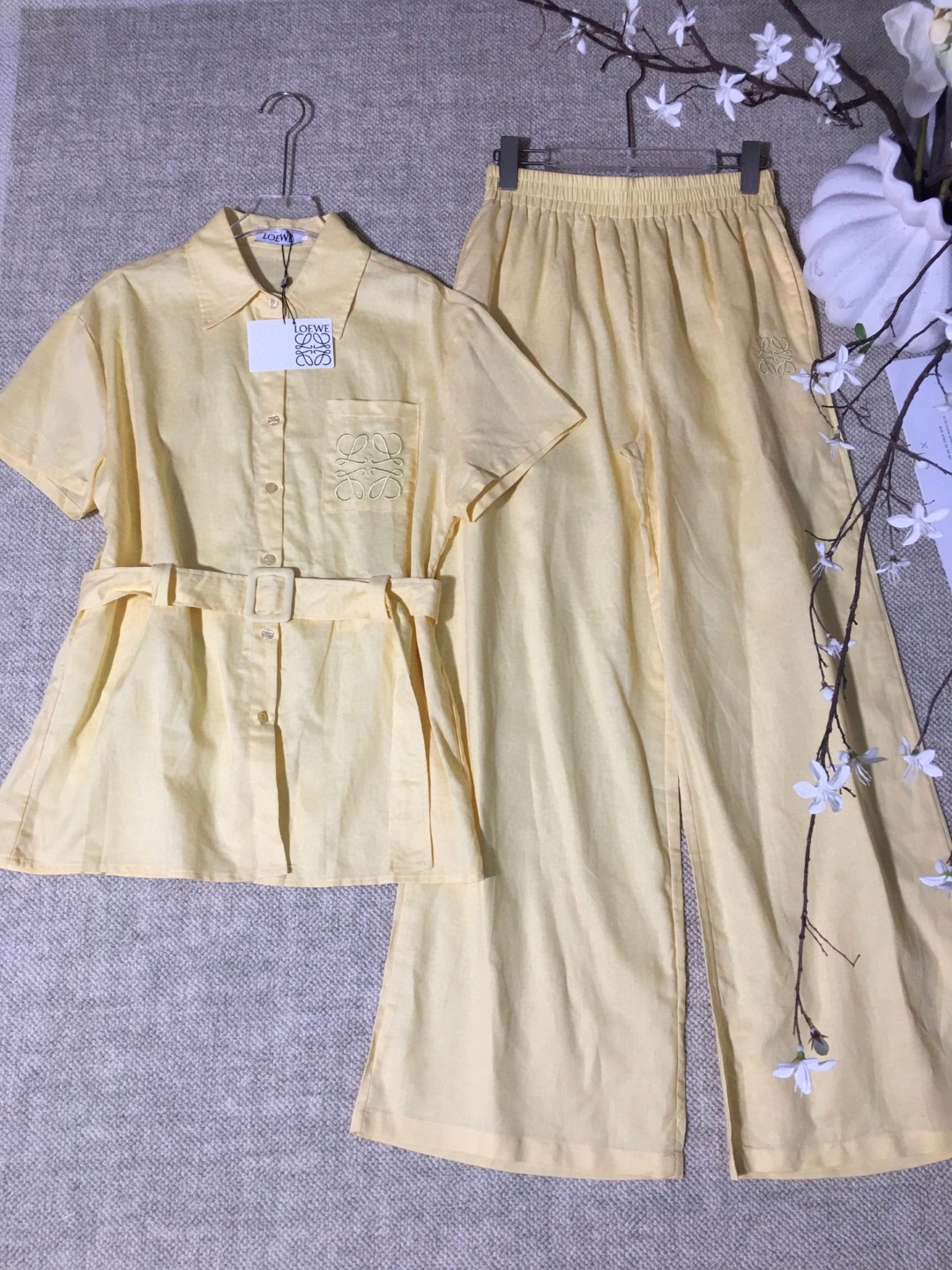 High-End Women’s Suit with Embroidered Short-Sleeve Shirt and Thongs in Various Sizes