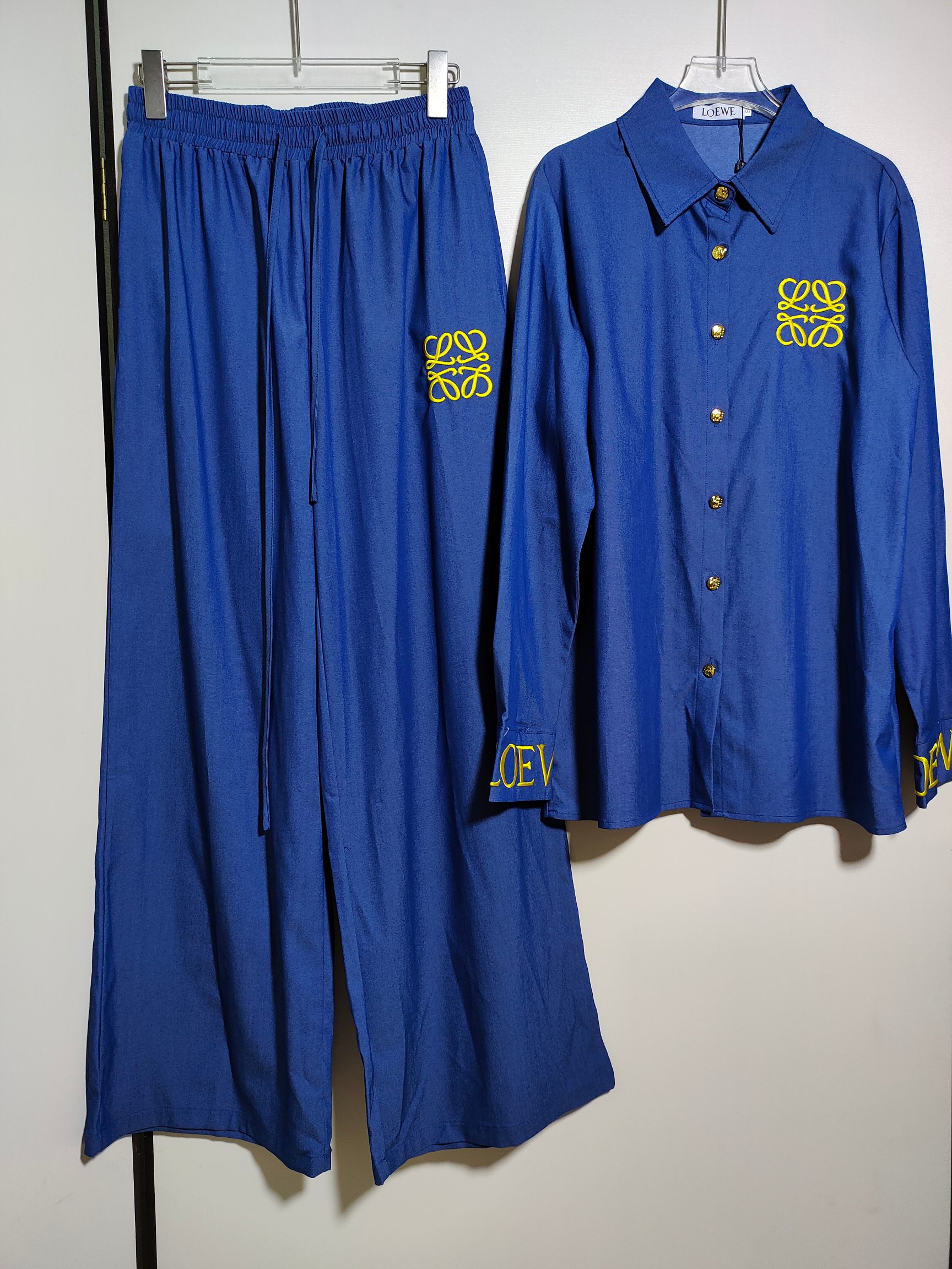 High-End Women’s Clothing Sets with Custom Embroidery and Stylish Details: LOEW Collection - 图片 2