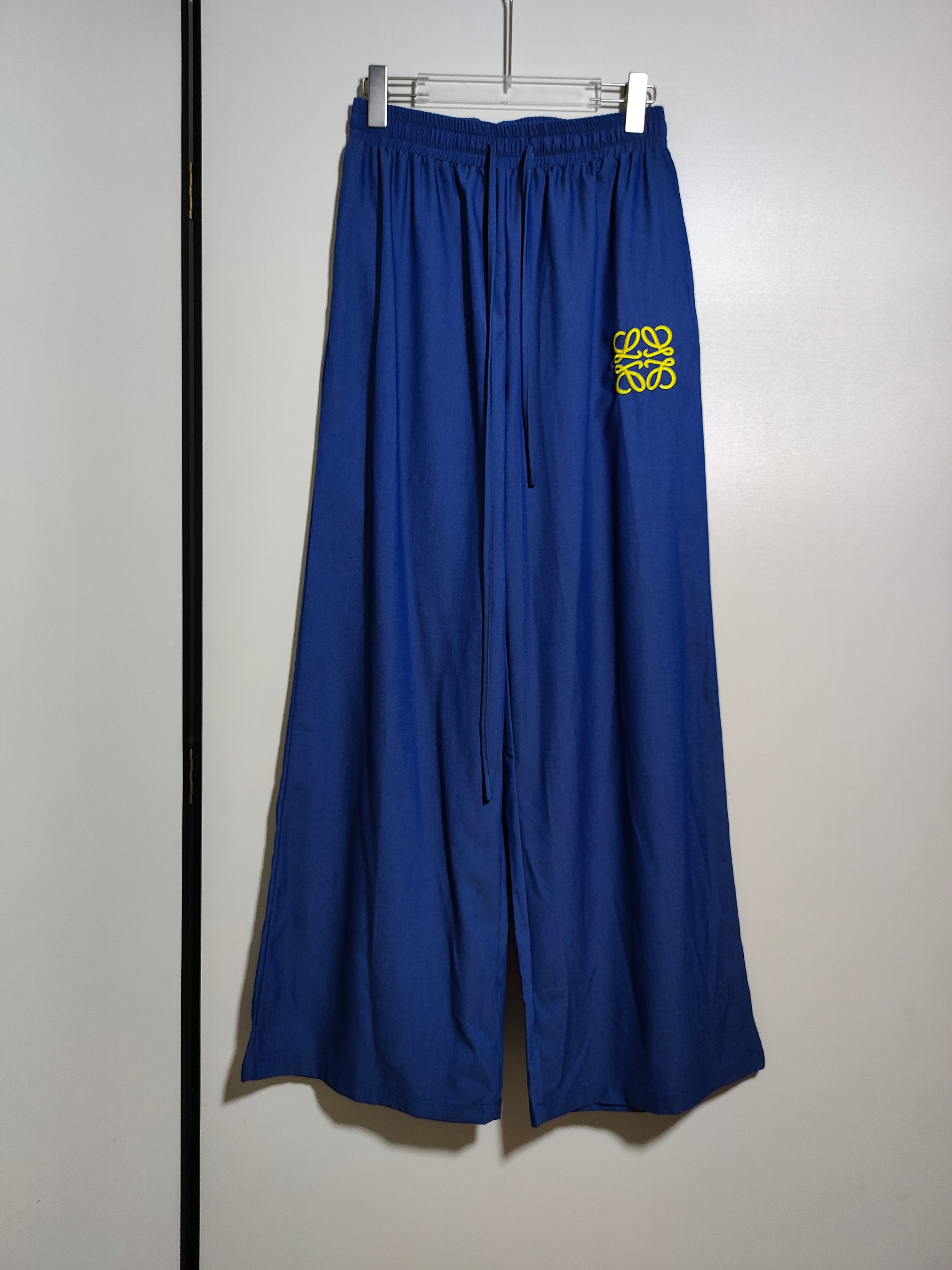 High-End Women’s Clothing Sets with Custom Embroidery and Stylish Details: LOEW Collection - 图片 6