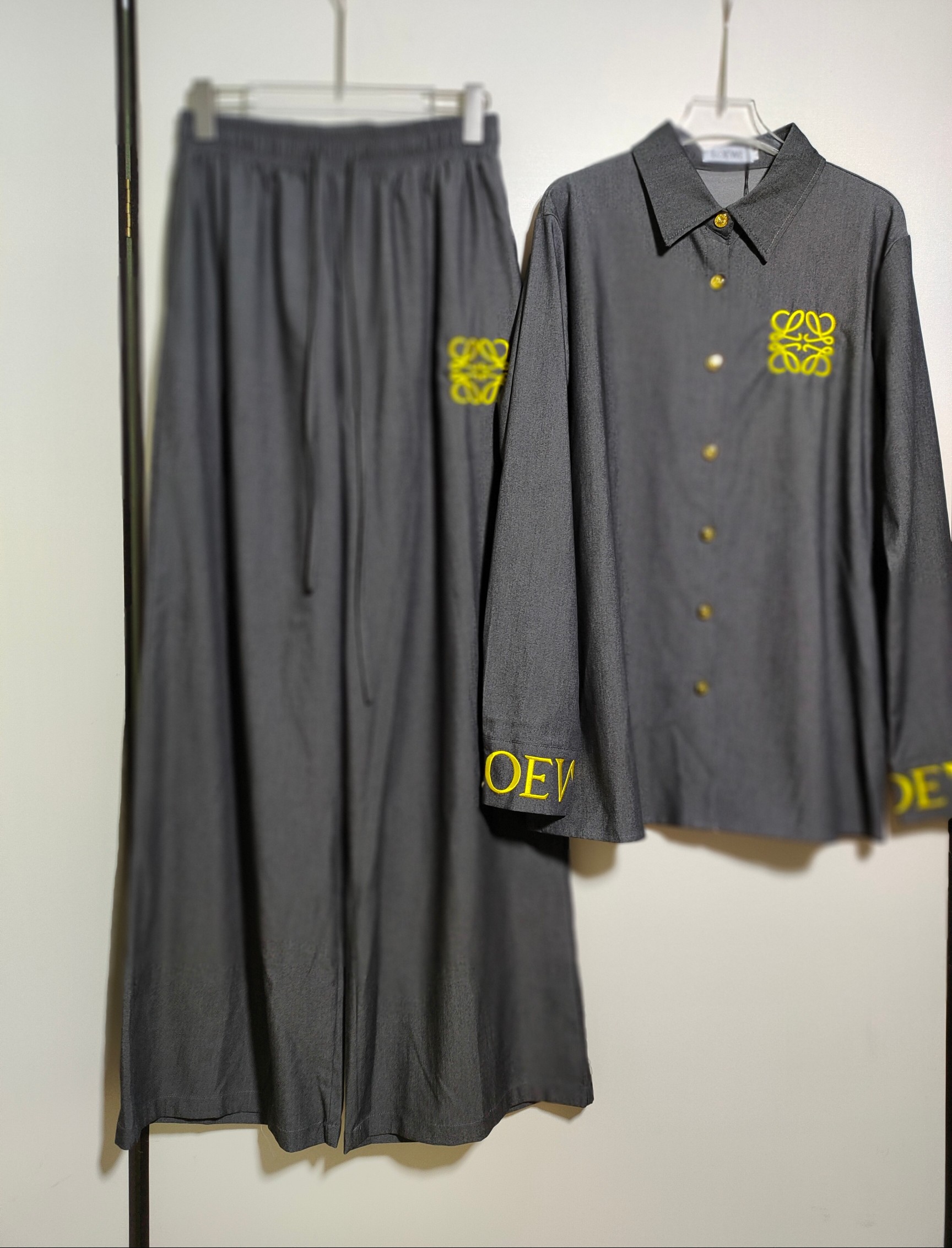 High-End Quality Women’s Clothing Set with Custom Embroidery and Wide-Legged Pants - 图片 2