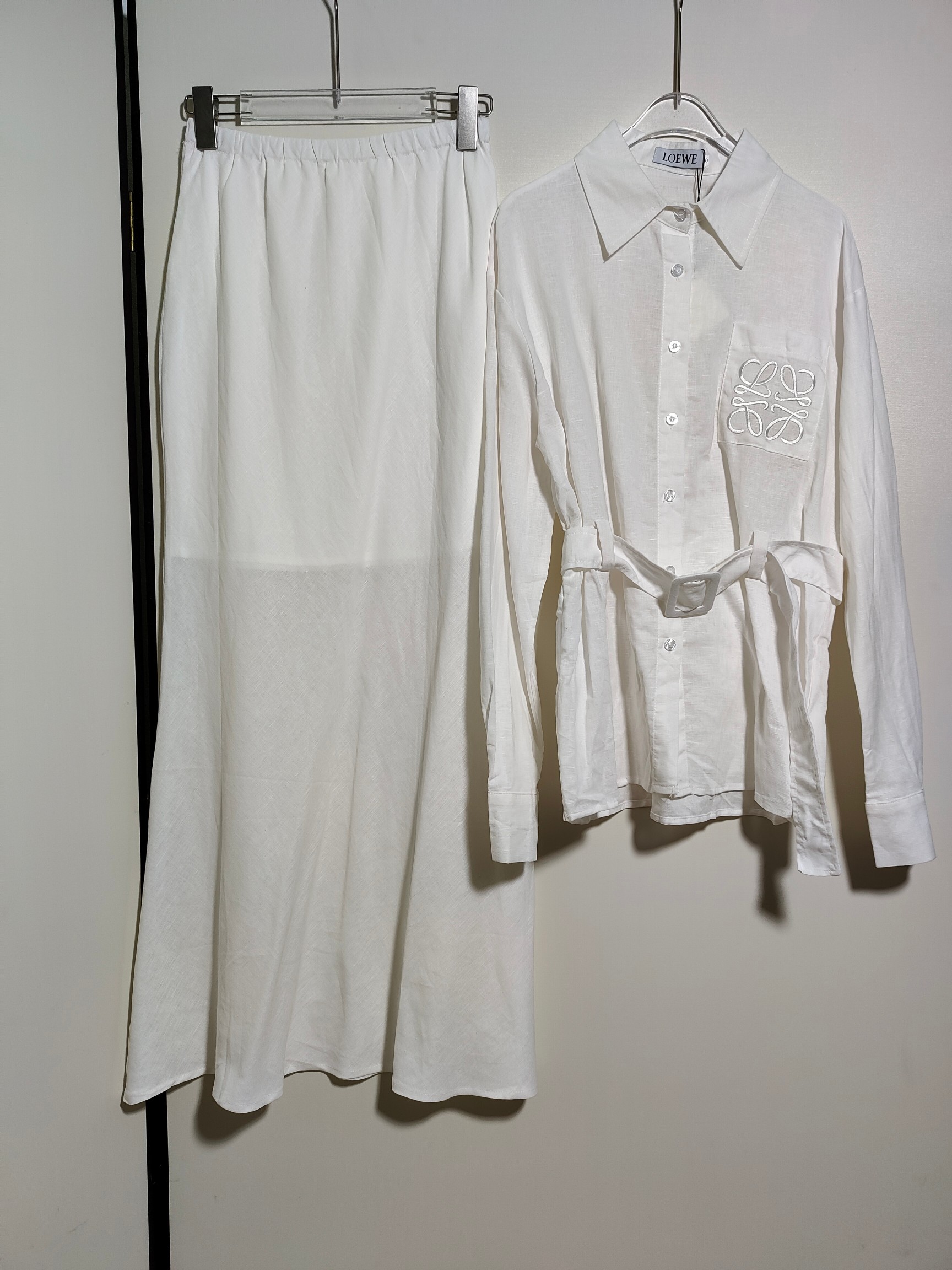 High-End Women’s Clothing Sets: LLOEW* Packaging, Embroidered Sleeves, Waist-Belt Shirt, Ass Dress. - 图片 2