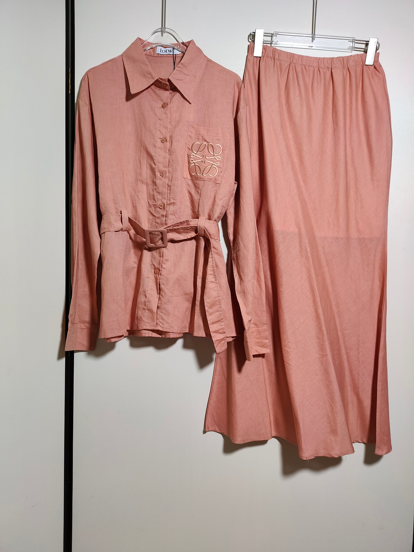 High-End Quality Women’s Clothing Sets with Embroidered Sleeves and Waist-Belt Shirt - 图片 1