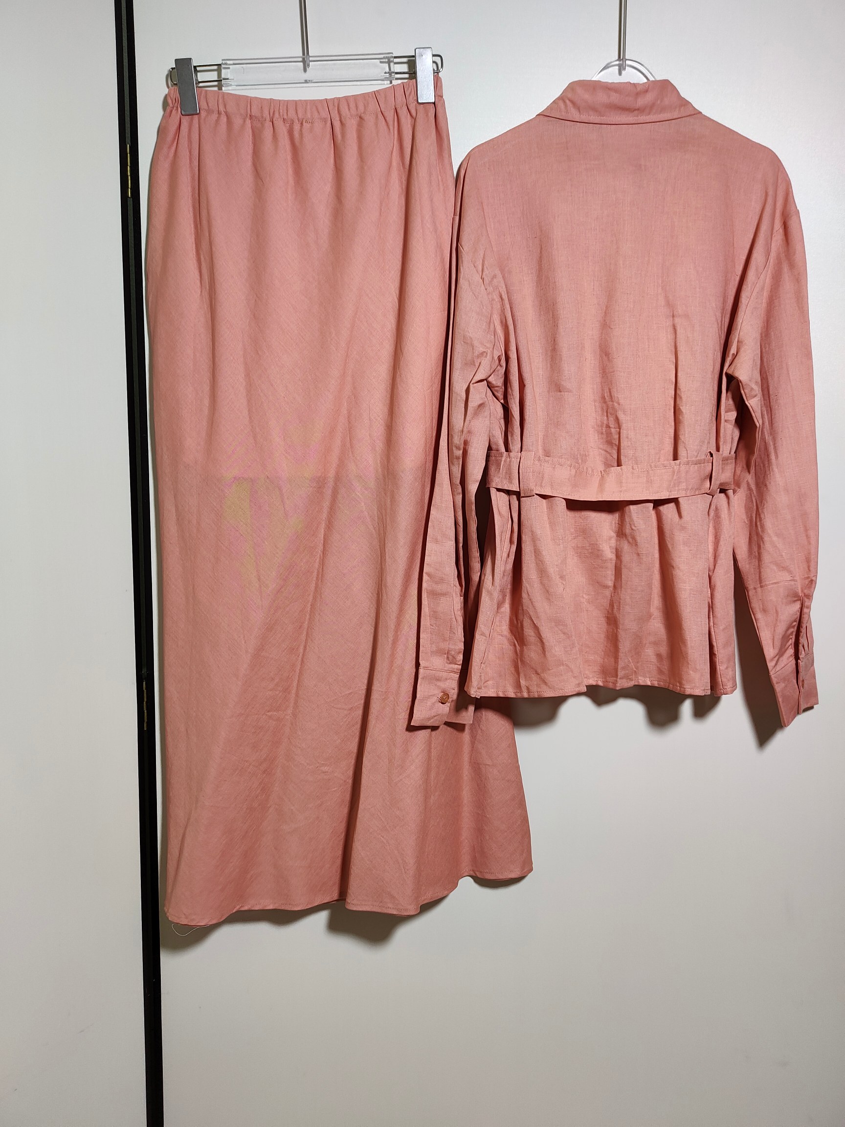 High-End Quality Women’s Clothing Sets with Embroidered Sleeves and Waist-Belt Shirt - 图片 4