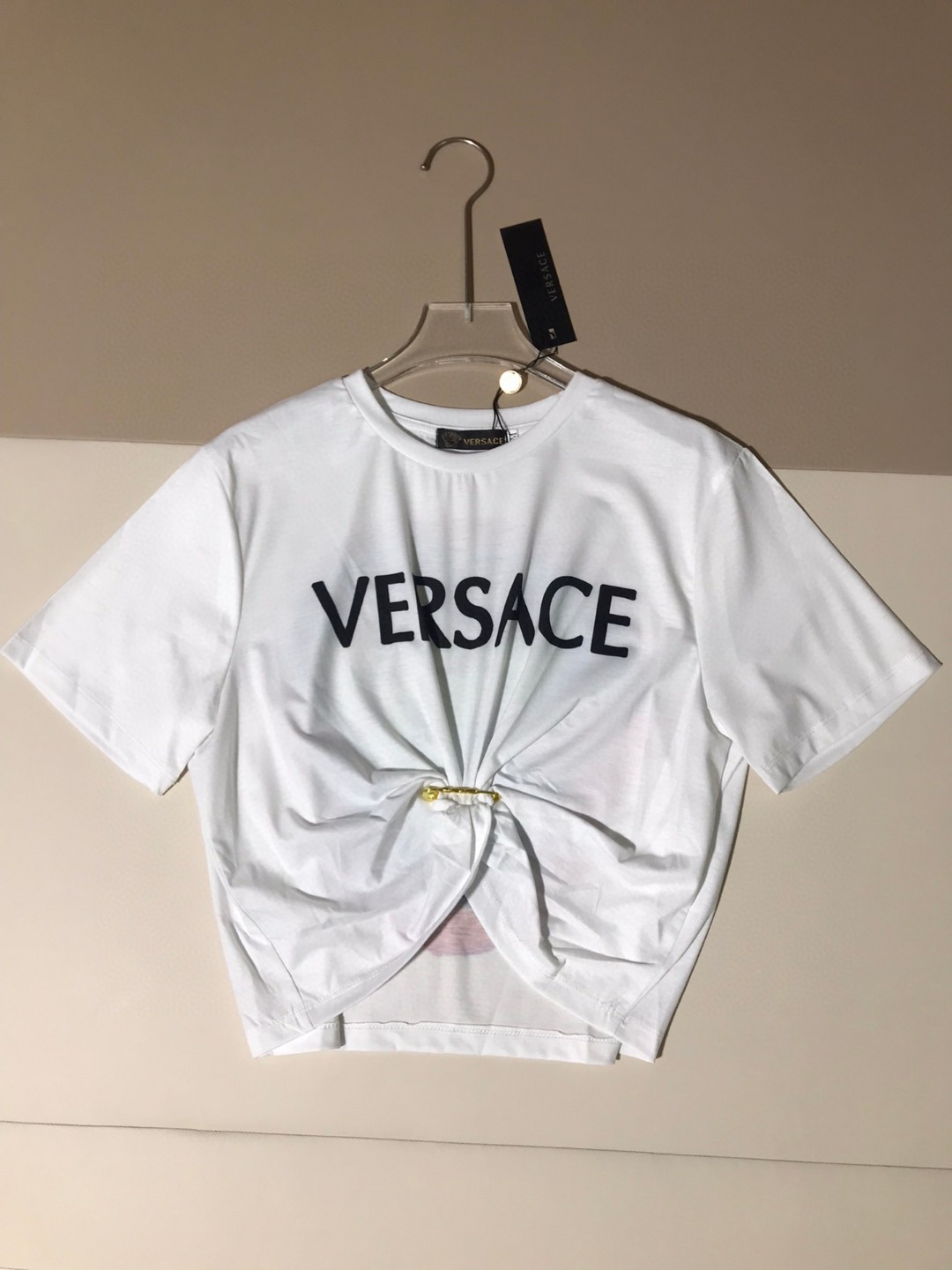 High Quality Women’s Clothes Featuring Versace/Franch Chest Book Series T-shirts in Various Sizes - 图片 1