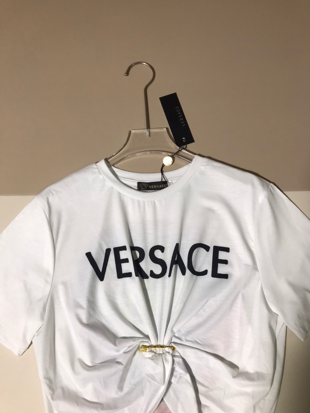 High Quality Women’s Clothes Featuring Versace/Franch Chest Book Series T-shirts in Various Sizes - 图片 3