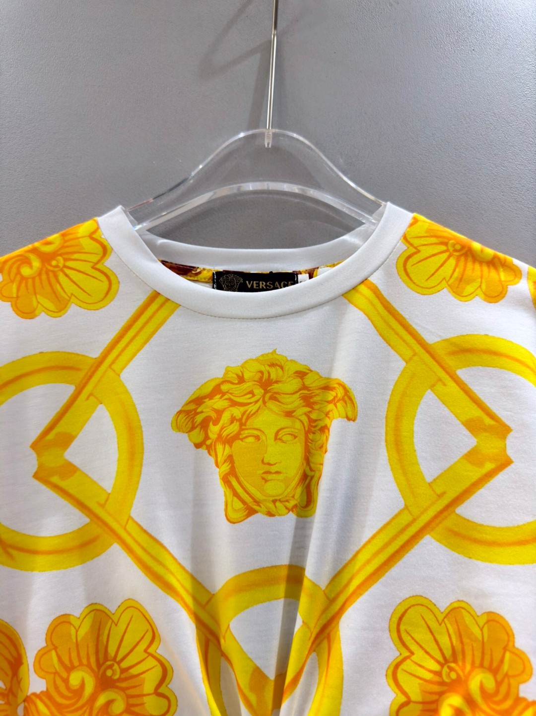 P288 HIGH QUALITY WOMEN ‘S CLOTHES PACKED WITH VERSACE/ VERSACE & VERSACE & VERSACE, MS. BARLOCK STIFLER, T-SHIRTS. SMLXL - 图片 3
