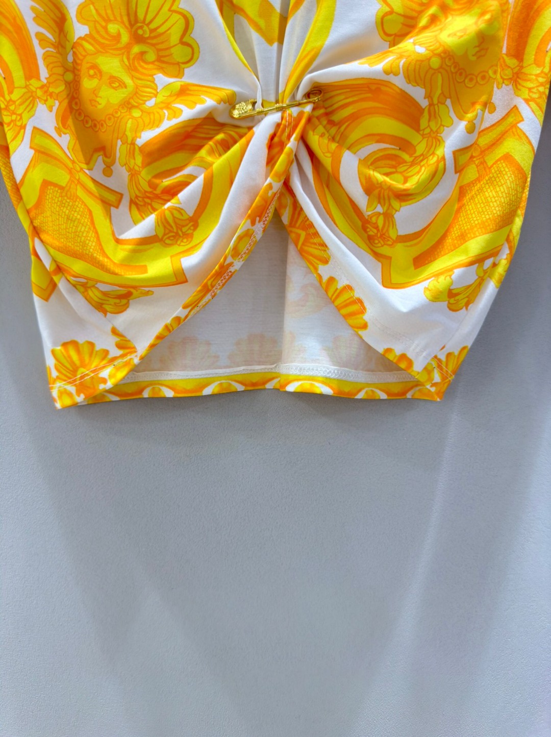 P288 HIGH QUALITY WOMEN ‘S CLOTHES PACKED WITH VERSACE/ VERSACE & VERSACE & VERSACE, MS. BARLOCK STIFLER, T-SHIRTS. SMLXL - 图片 4