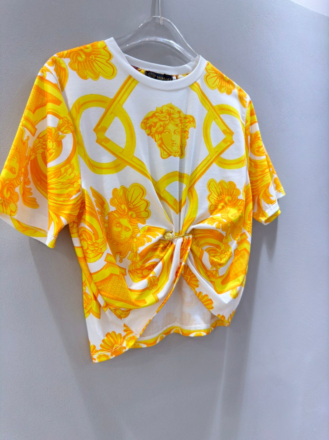 P288 HIGH QUALITY WOMEN ‘S CLOTHES PACKED WITH VERSACE/ VERSACE & VERSACE & VERSACE, MS. BARLOCK STIFLER, T-SHIRTS. SMLXL - 图片 6