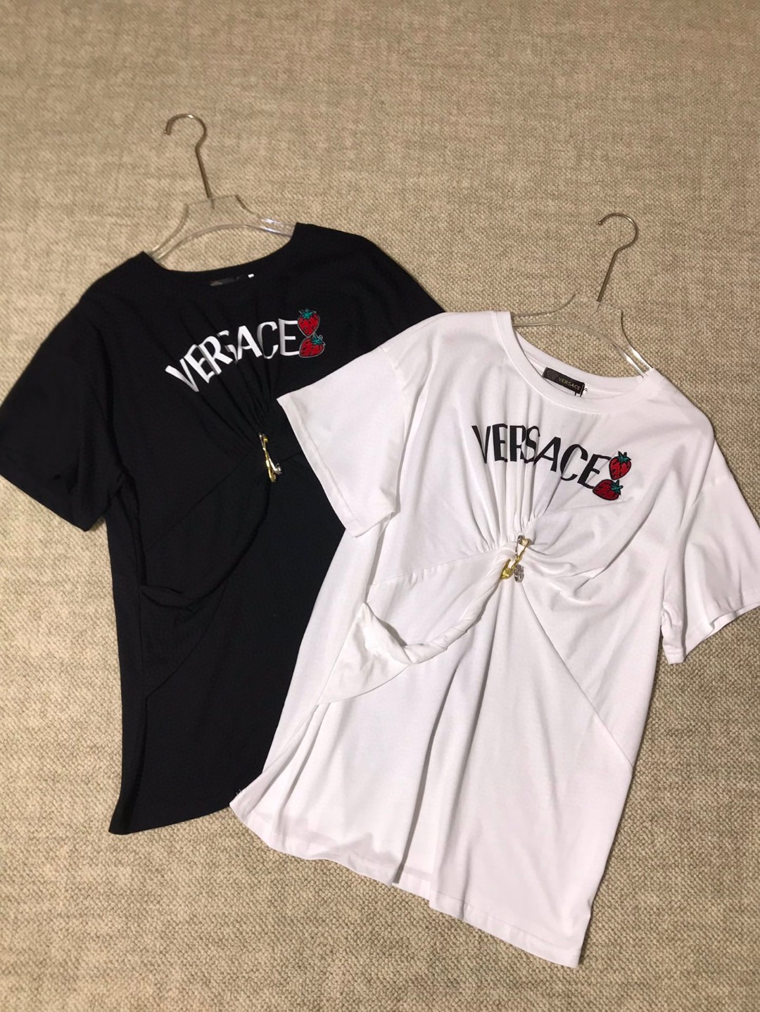 P334 HIGH-QUALITY WOMEN’S SUIT WITH PACKAGING VERSACE/FRANCH CHEST, MS. NEW SPECULATOR T-SHIRT SMLXL - 图片 3
