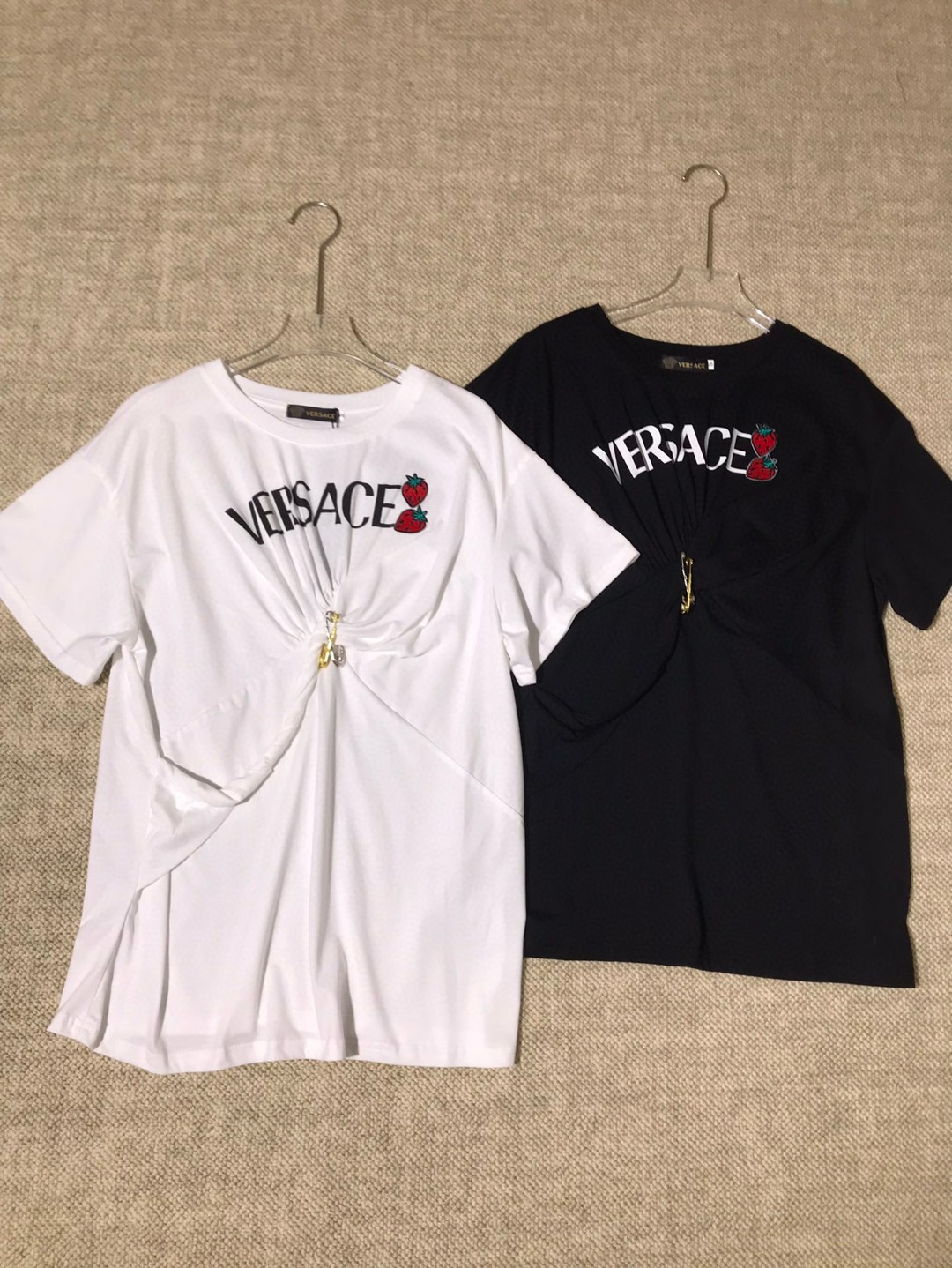 P334 HIGH-QUALITY WOMEN’S SUIT WITH PACKAGING VERSACE/FRANCH CHEST, MS. NEW SPECULATOR T-SHIRT SMLXL - 图片 2