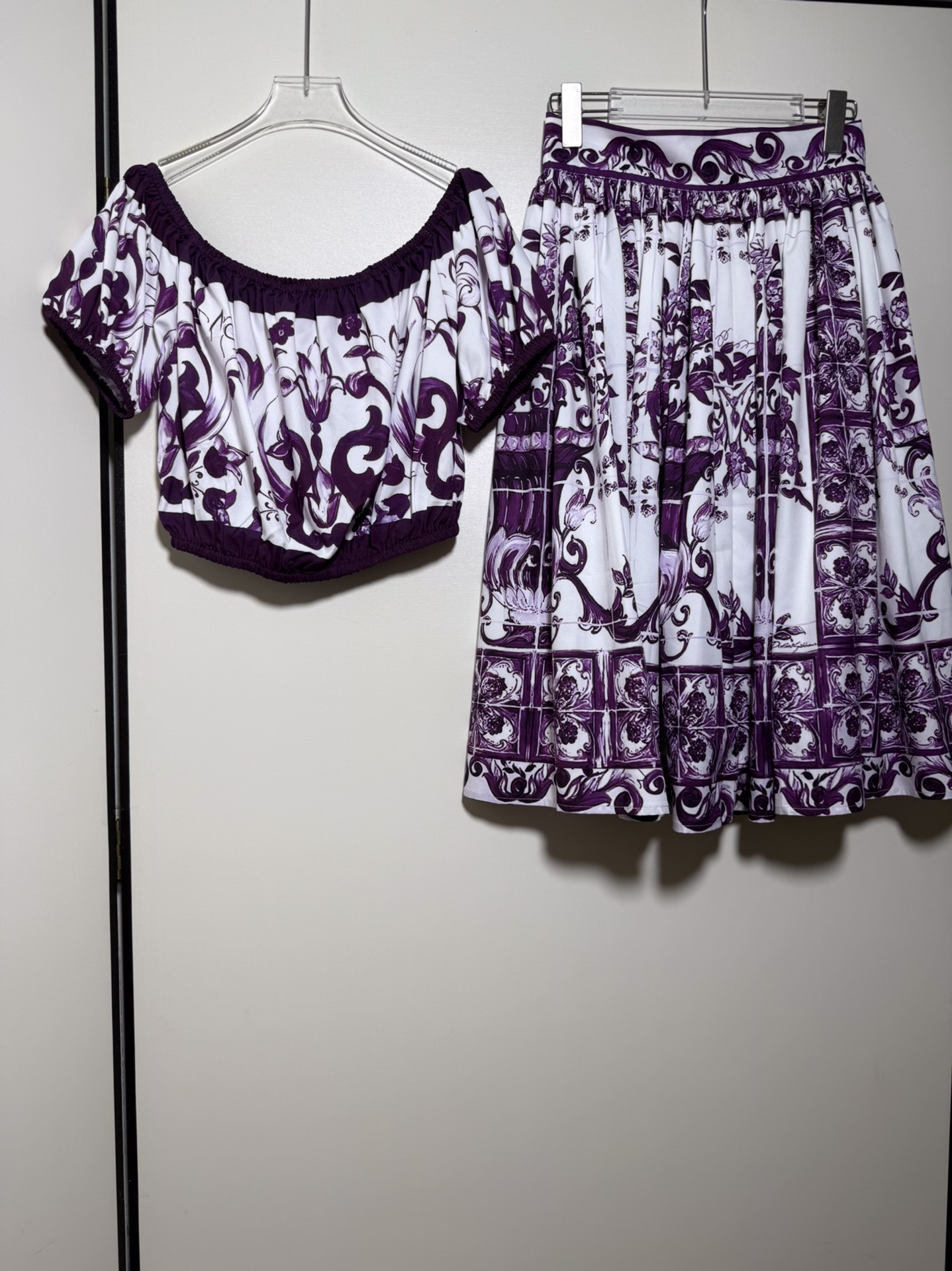 High-End Quality Women’s Clothing Sets with D&G Packaging in Various Sizes - 图片 1