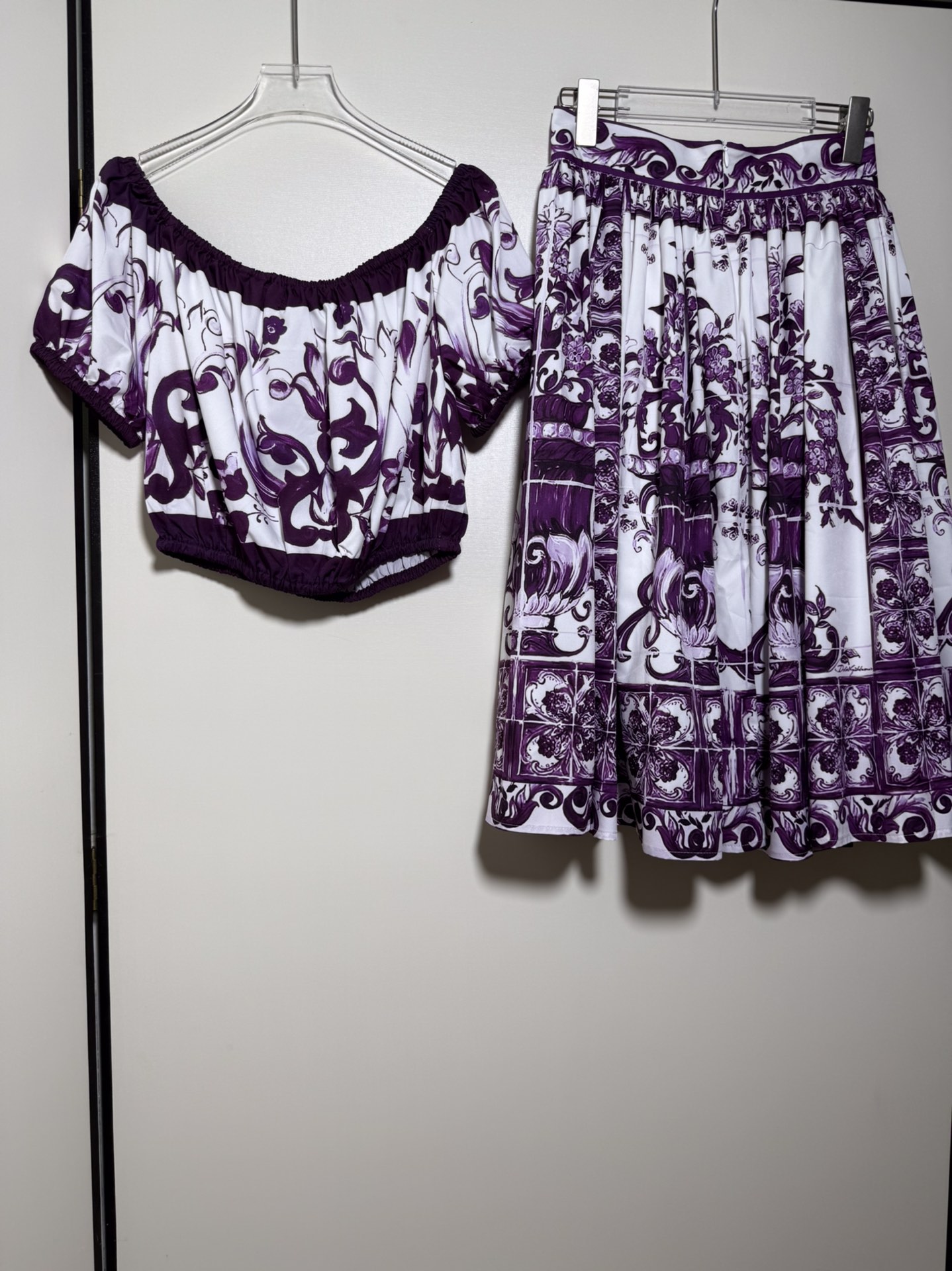 High-End Quality Women’s Clothing Sets with D&G Packaging in Various Sizes - 图片 3