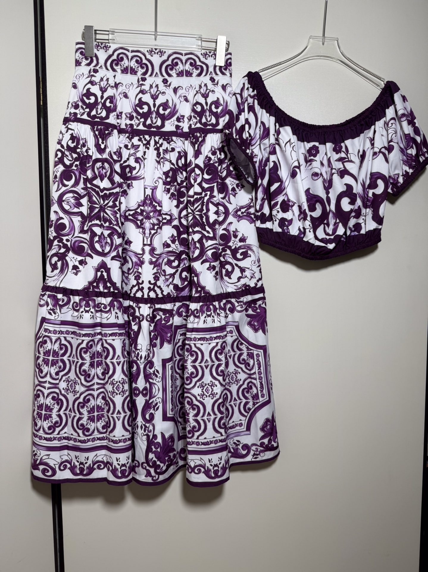 High-End Quality Women’s Clothing Sets with D&G/Dolce & Gabbana Packaging in Various Sizes - 图片 3